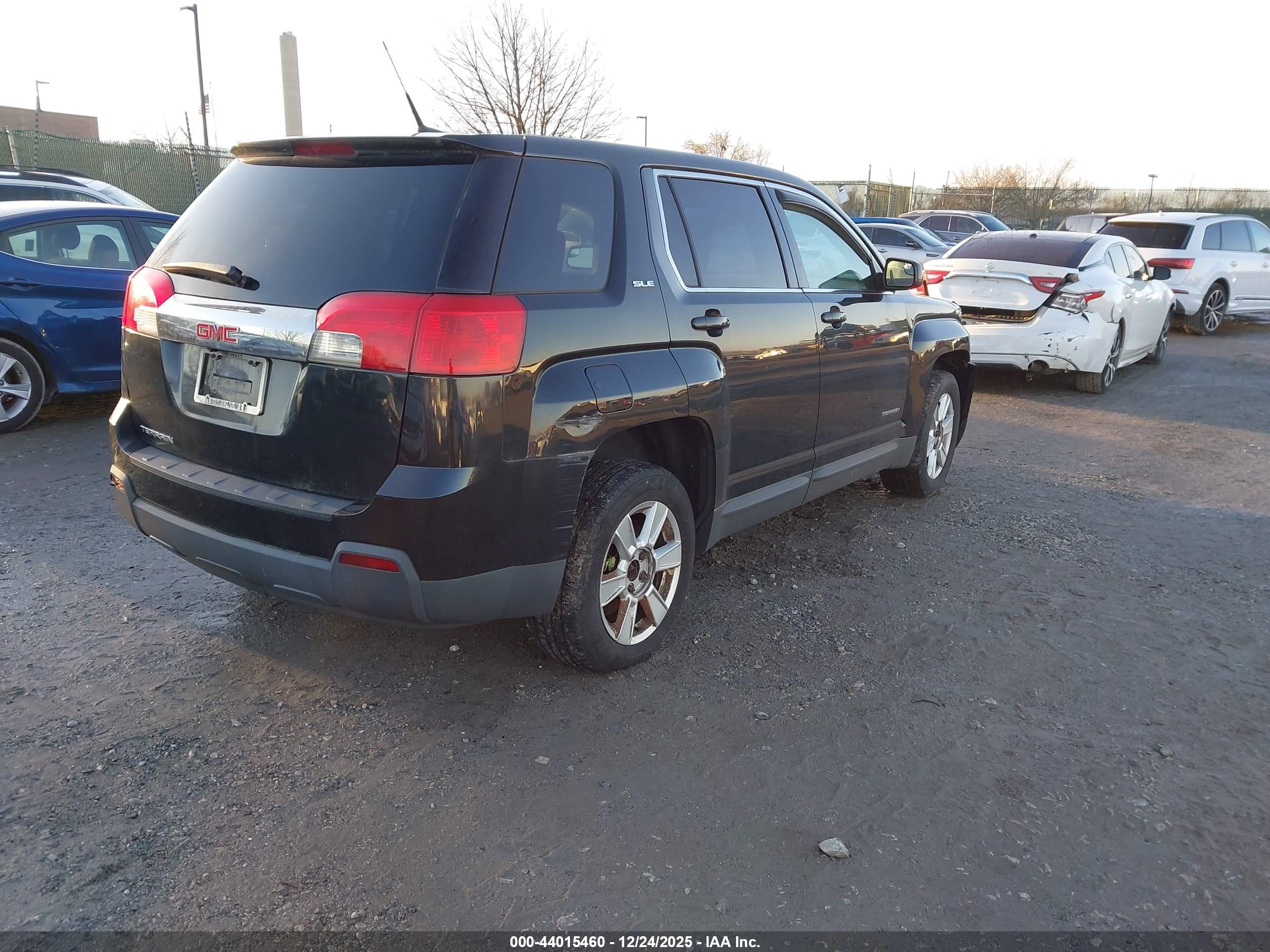 GMC TERRAIN image 4