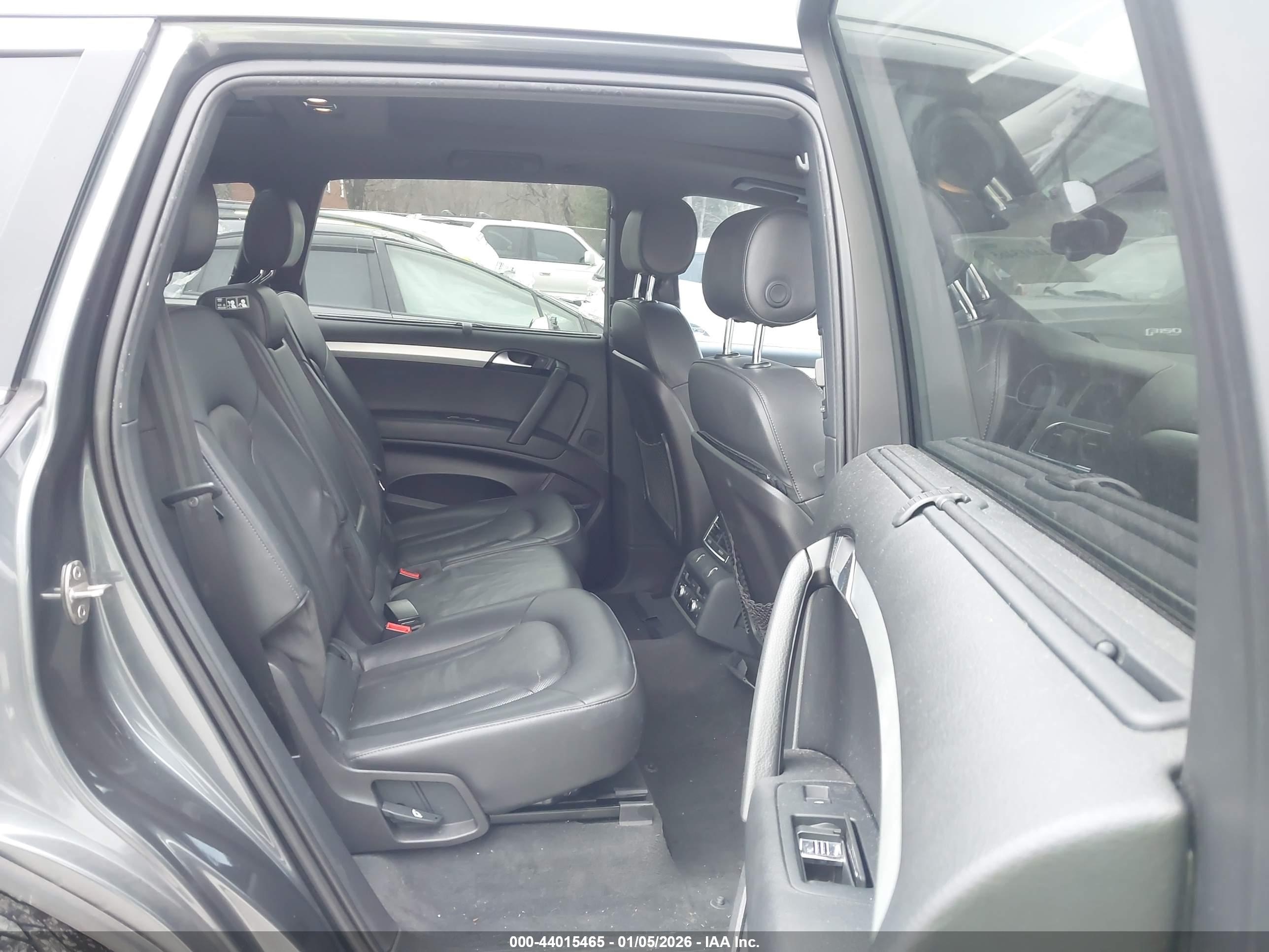 AUDI Q7 image 8