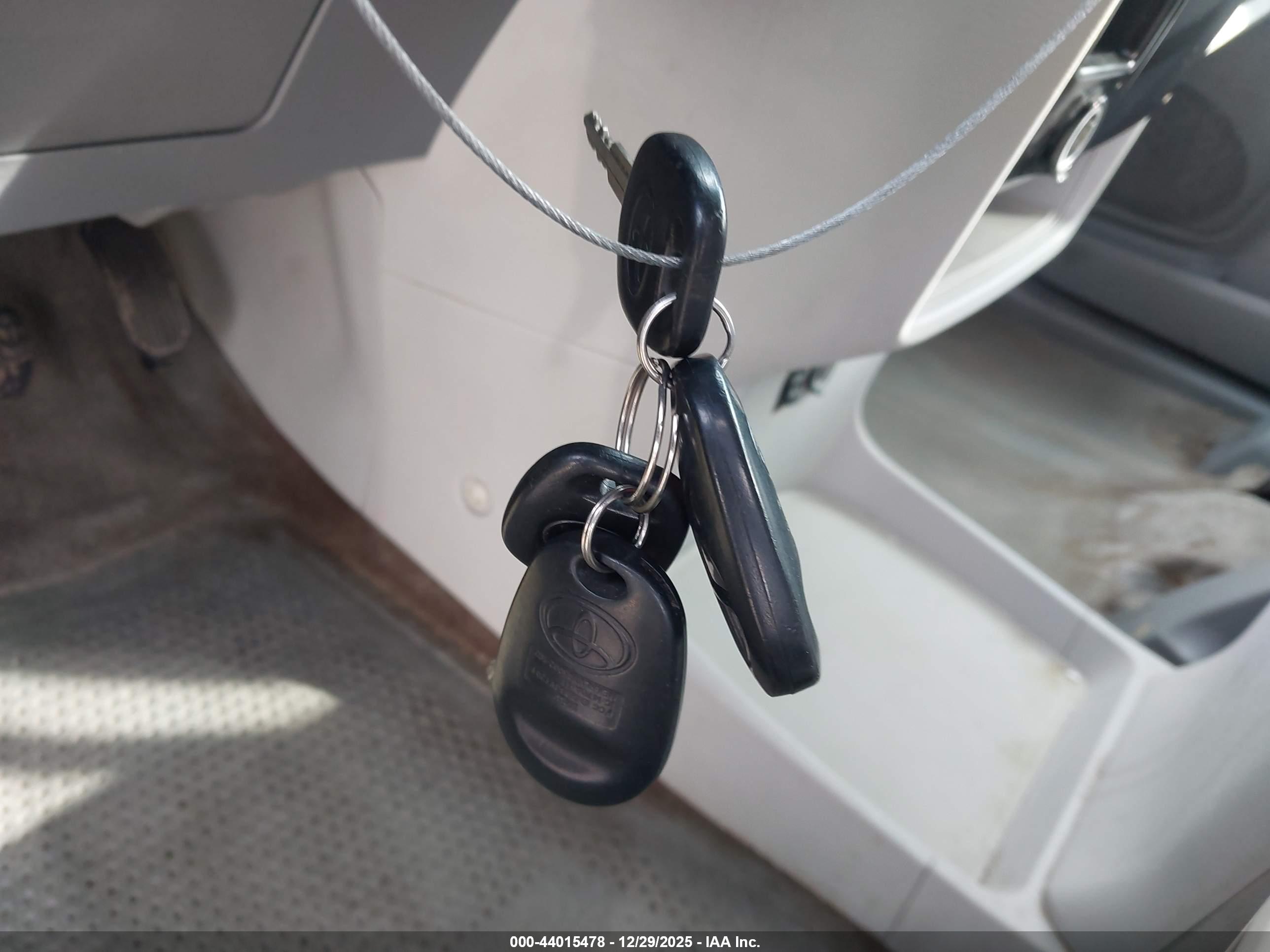TOYOTA SIENNA image 11