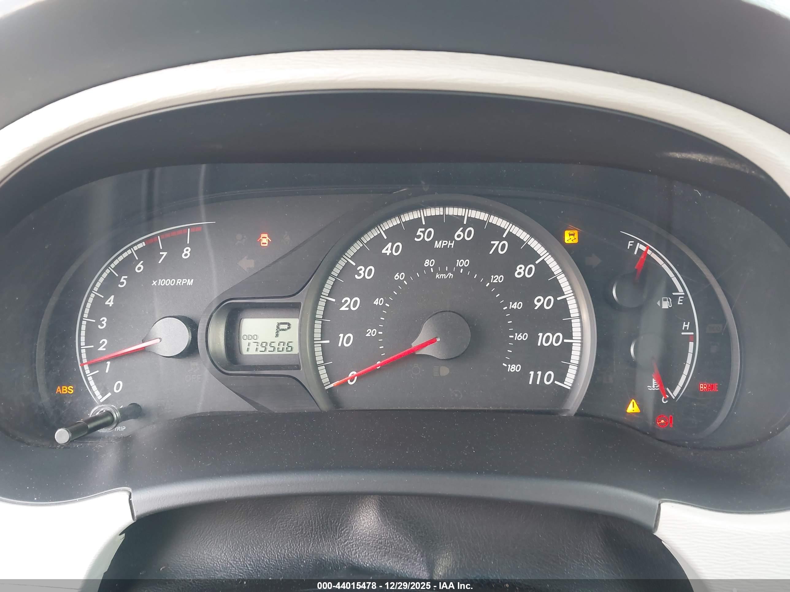 TOYOTA SIENNA image 7