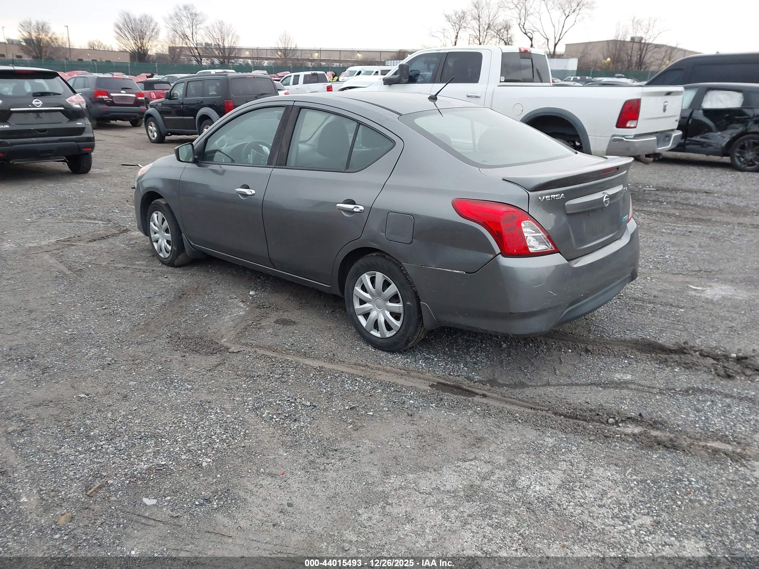 NISSAN VERSA image 3