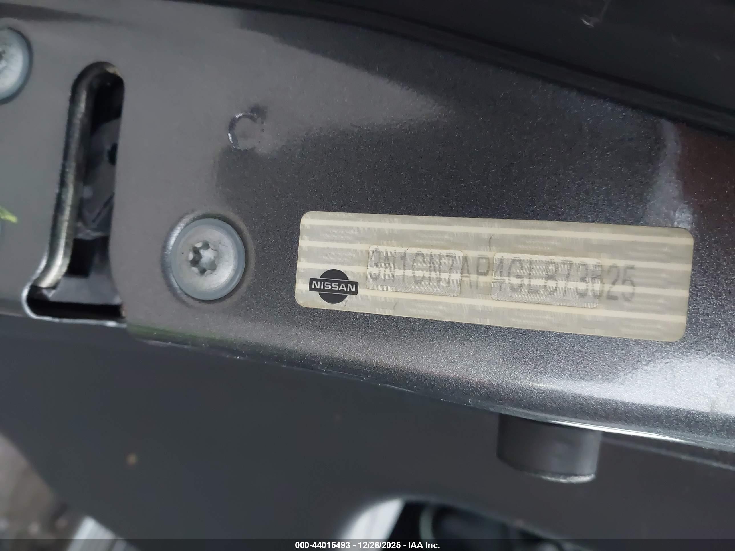 NISSAN VERSA image 9