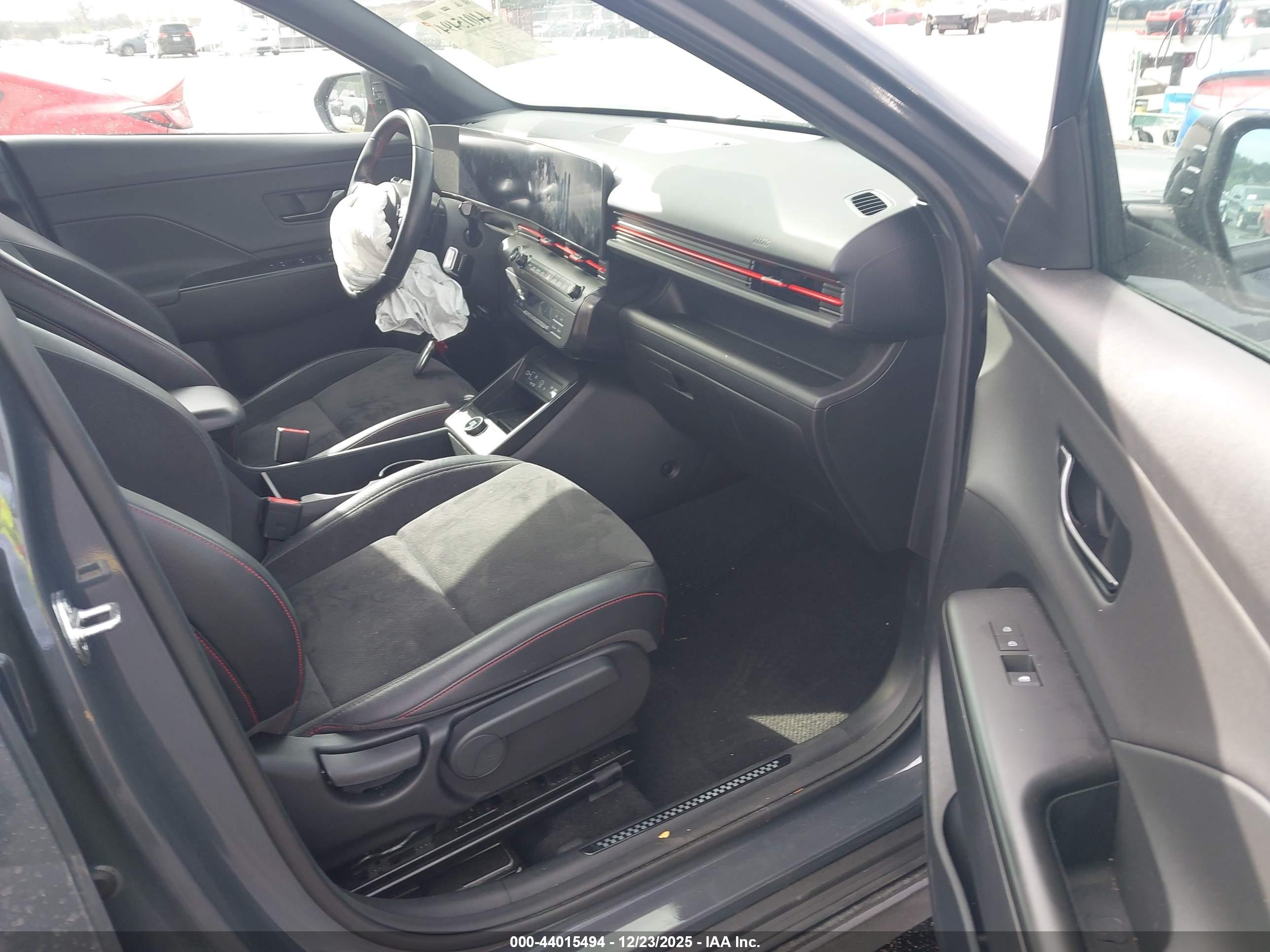HYUNDAI KONA image 5