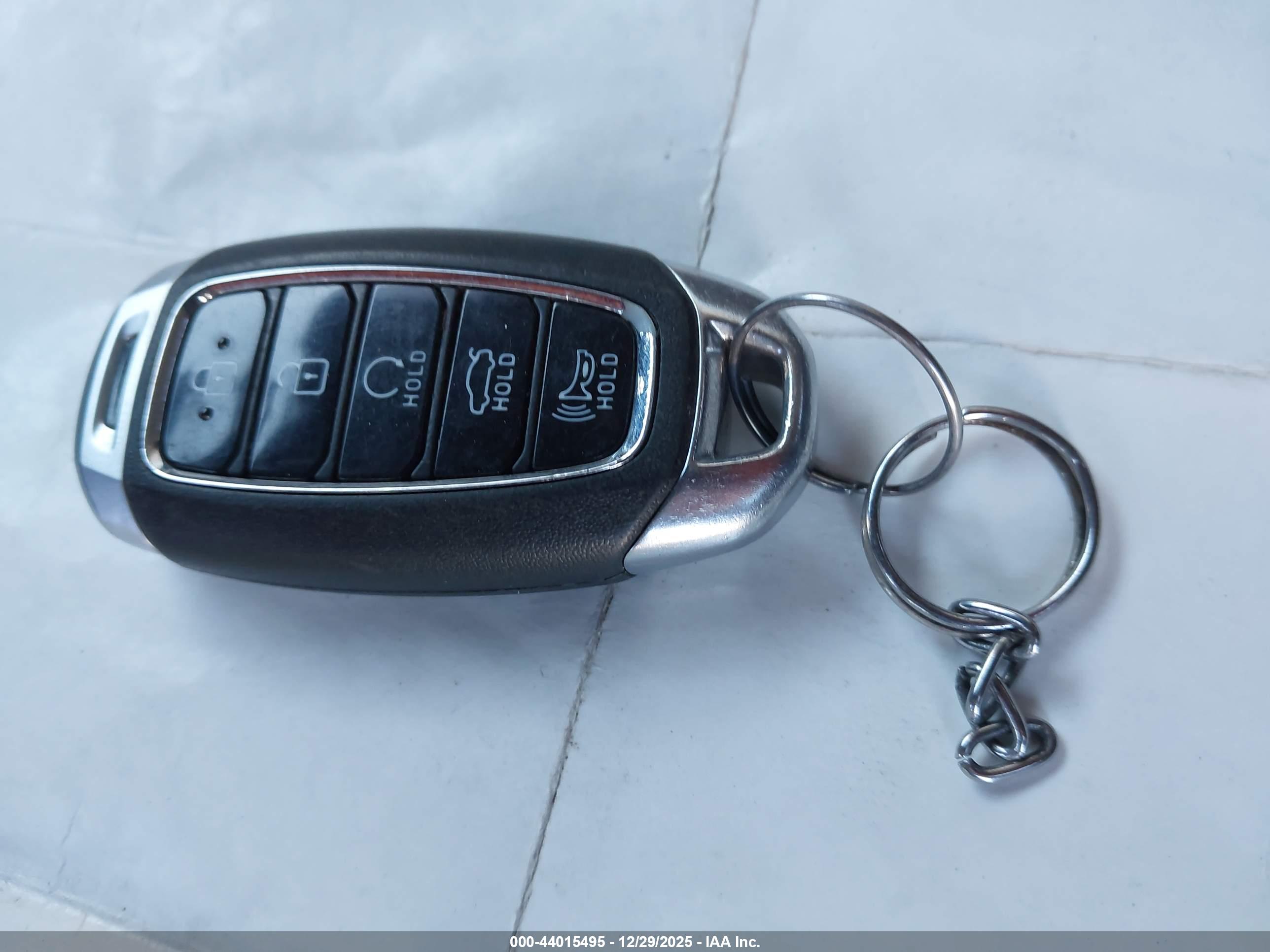 HYUNDAI ELANTRA image 11