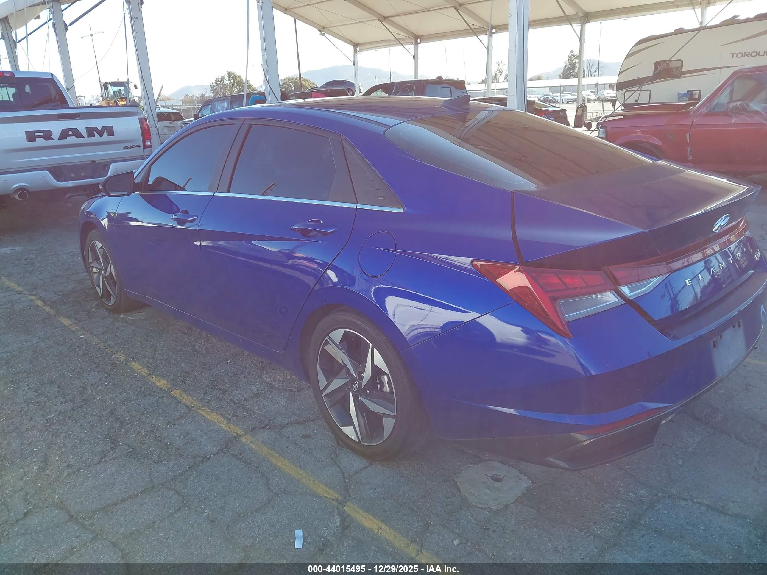HYUNDAI ELANTRA image 3