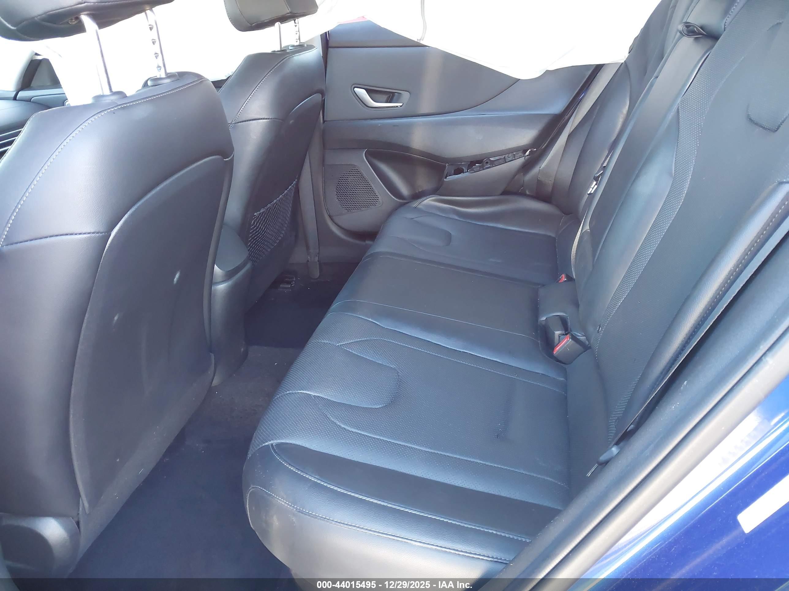 HYUNDAI ELANTRA image 8