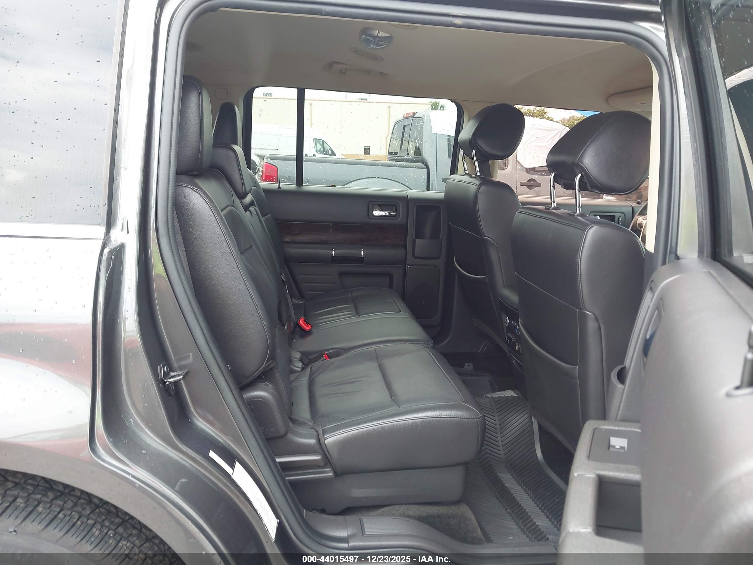 FORD FLEX image 8