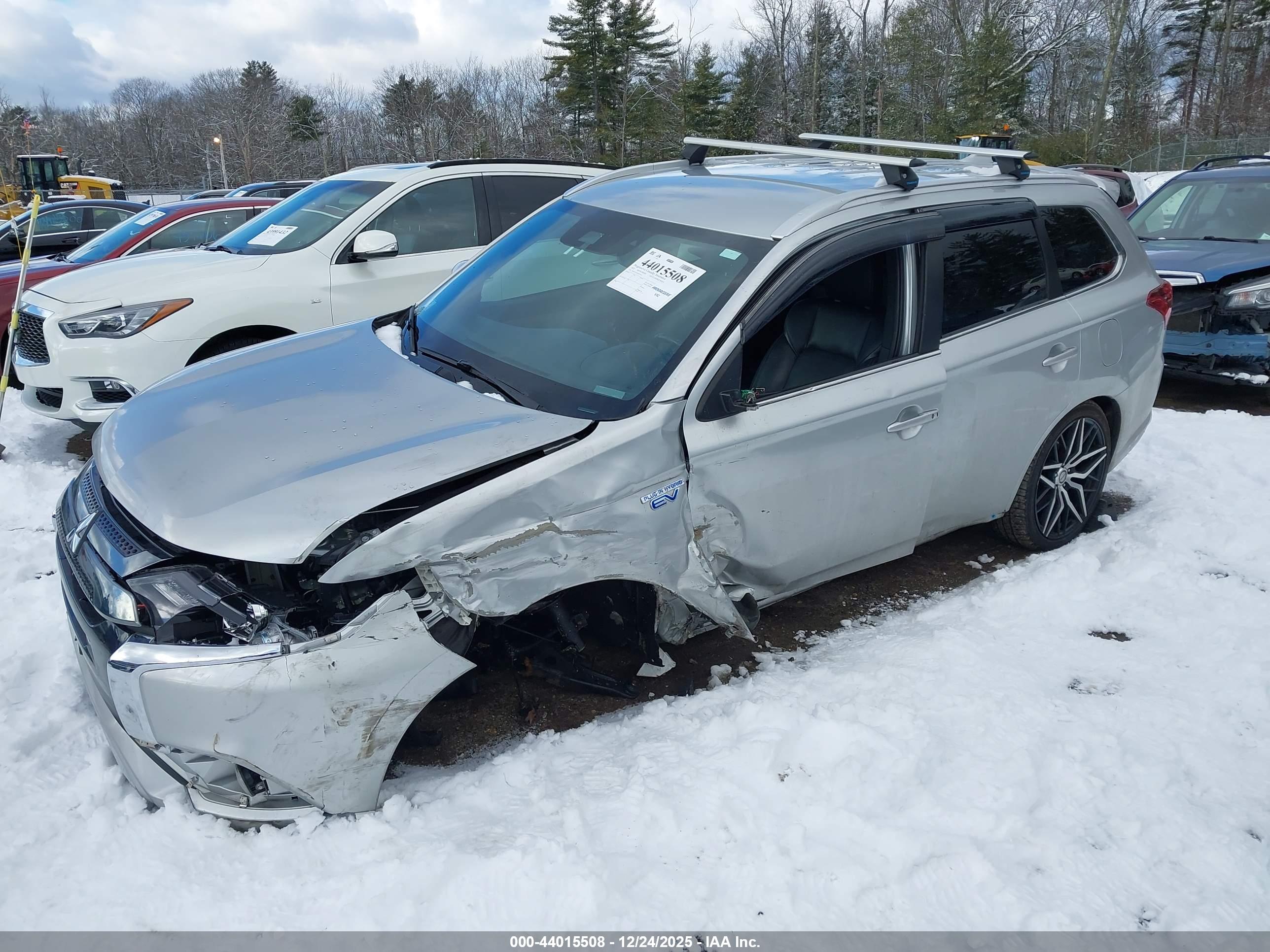 MITSUBISHI OUTLANDER image 2