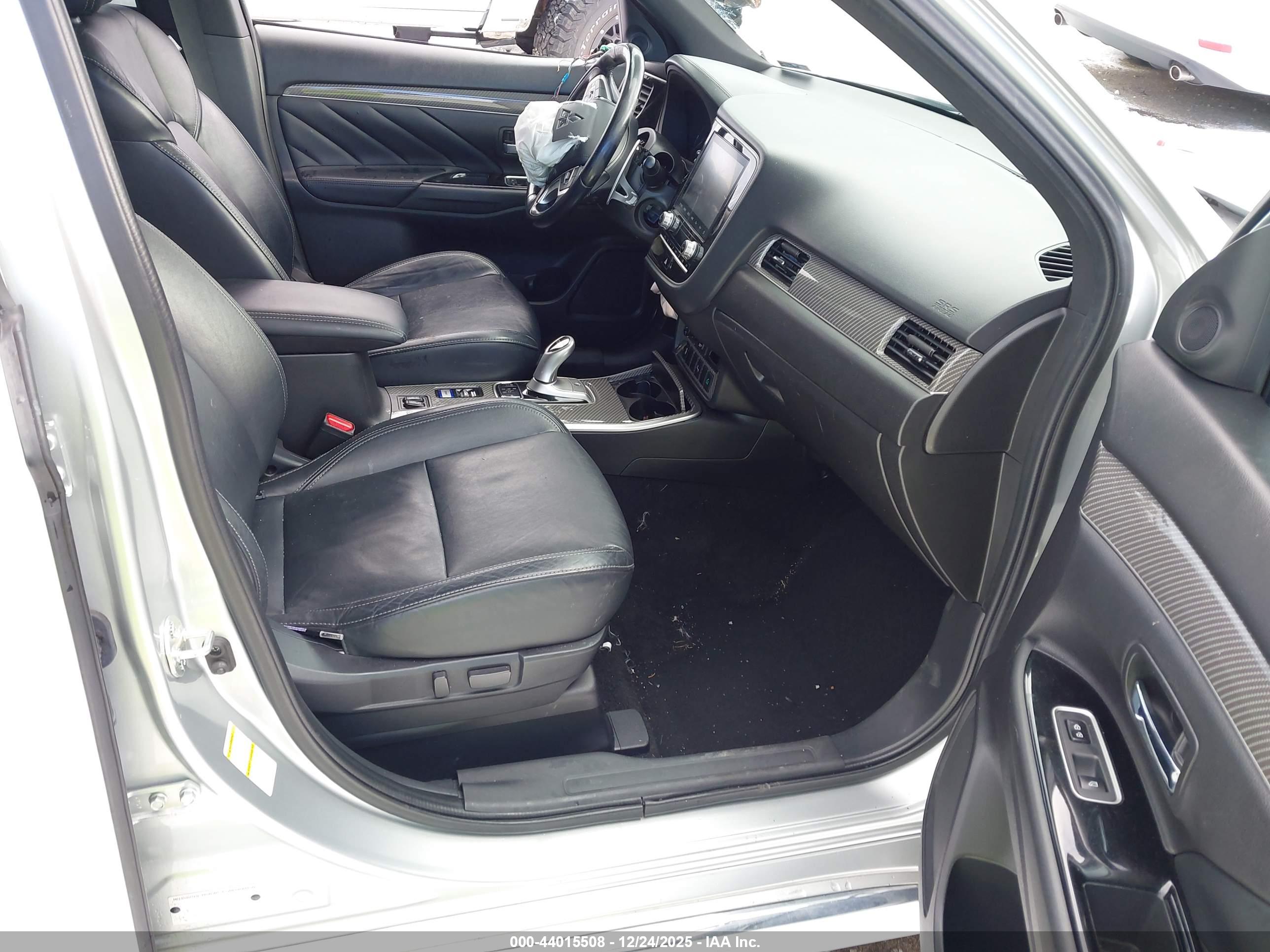 MITSUBISHI OUTLANDER image 5