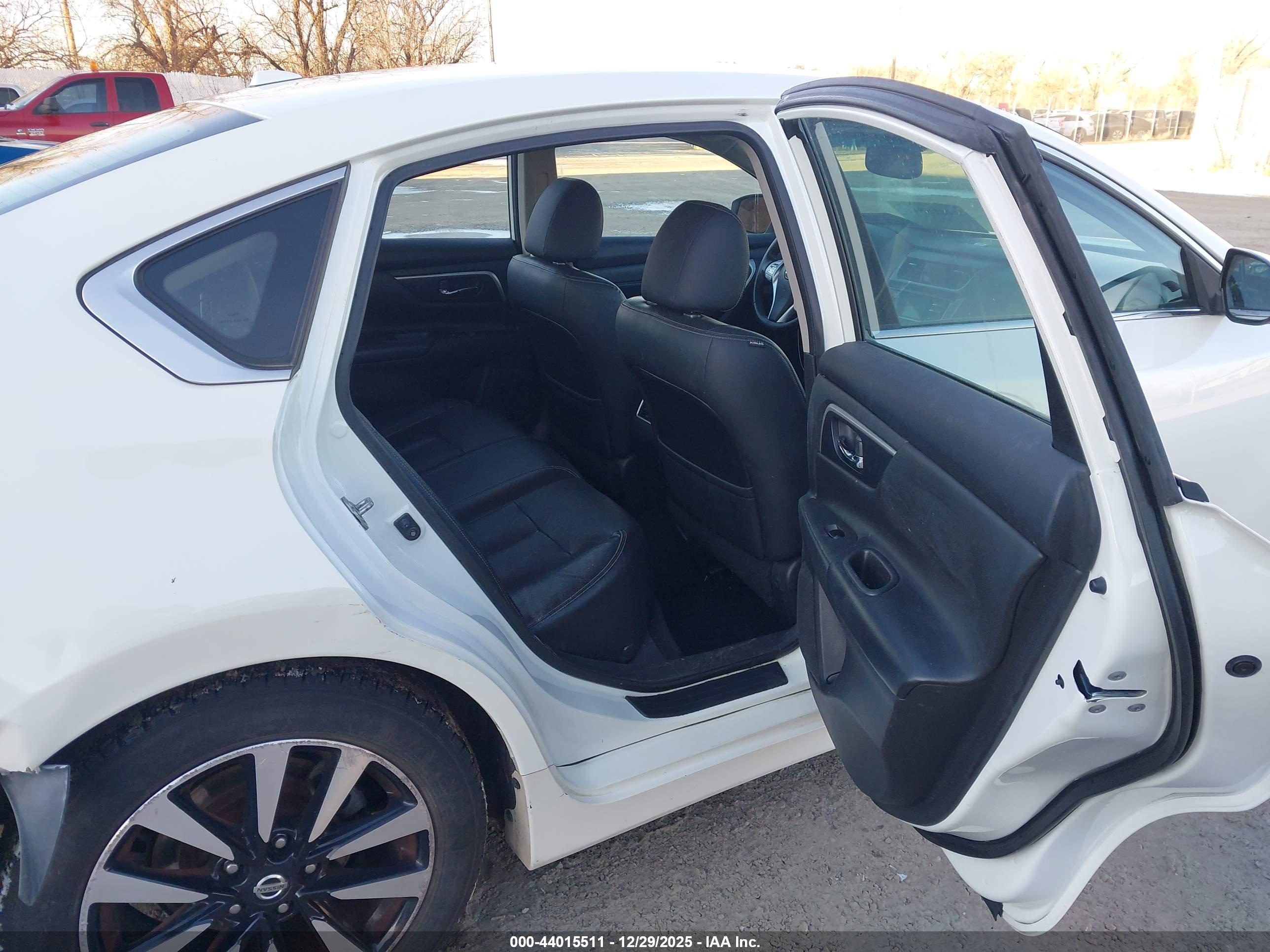 NISSAN ALTIMA image 8