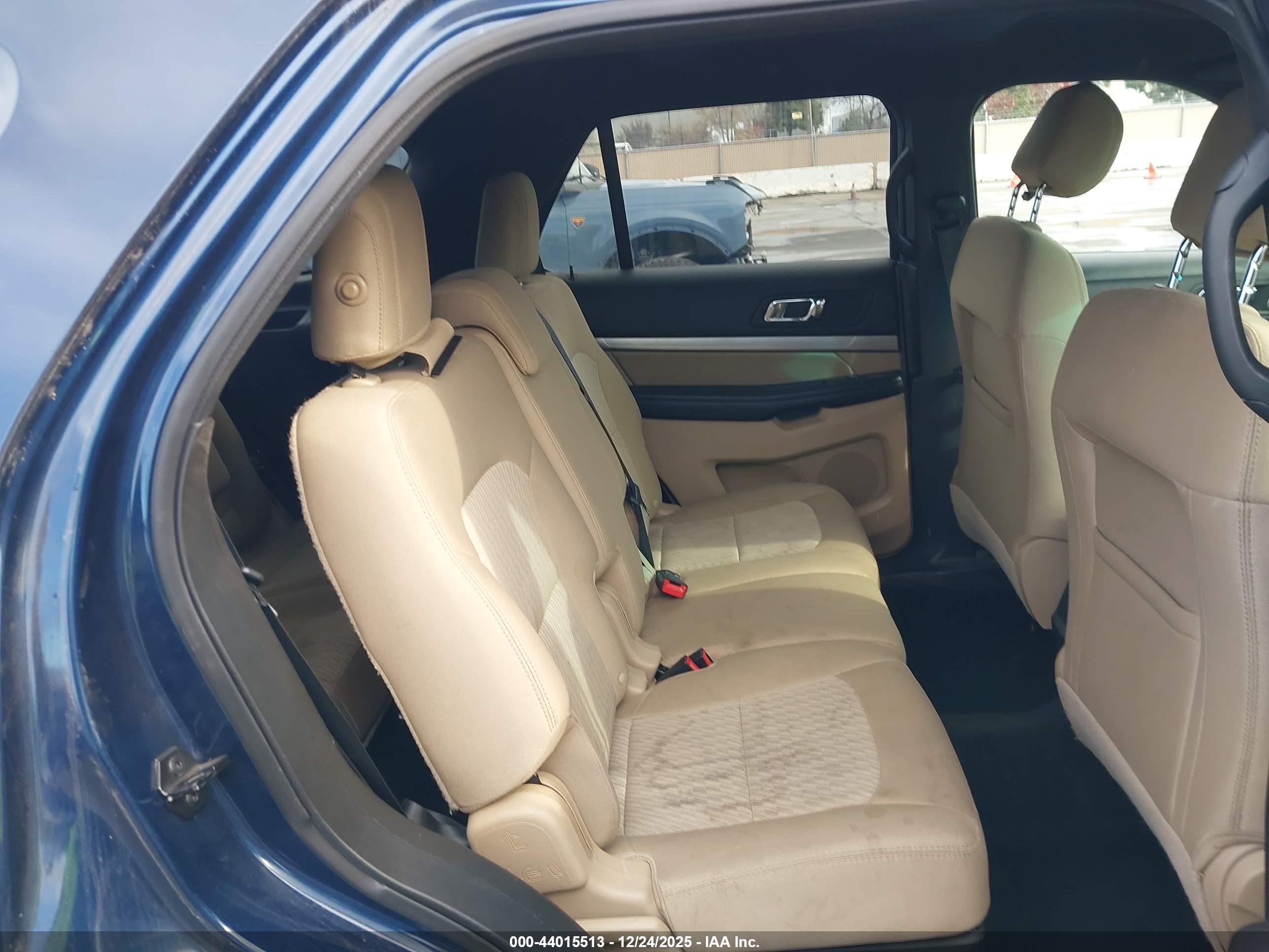 FORD EXPLORER image 8