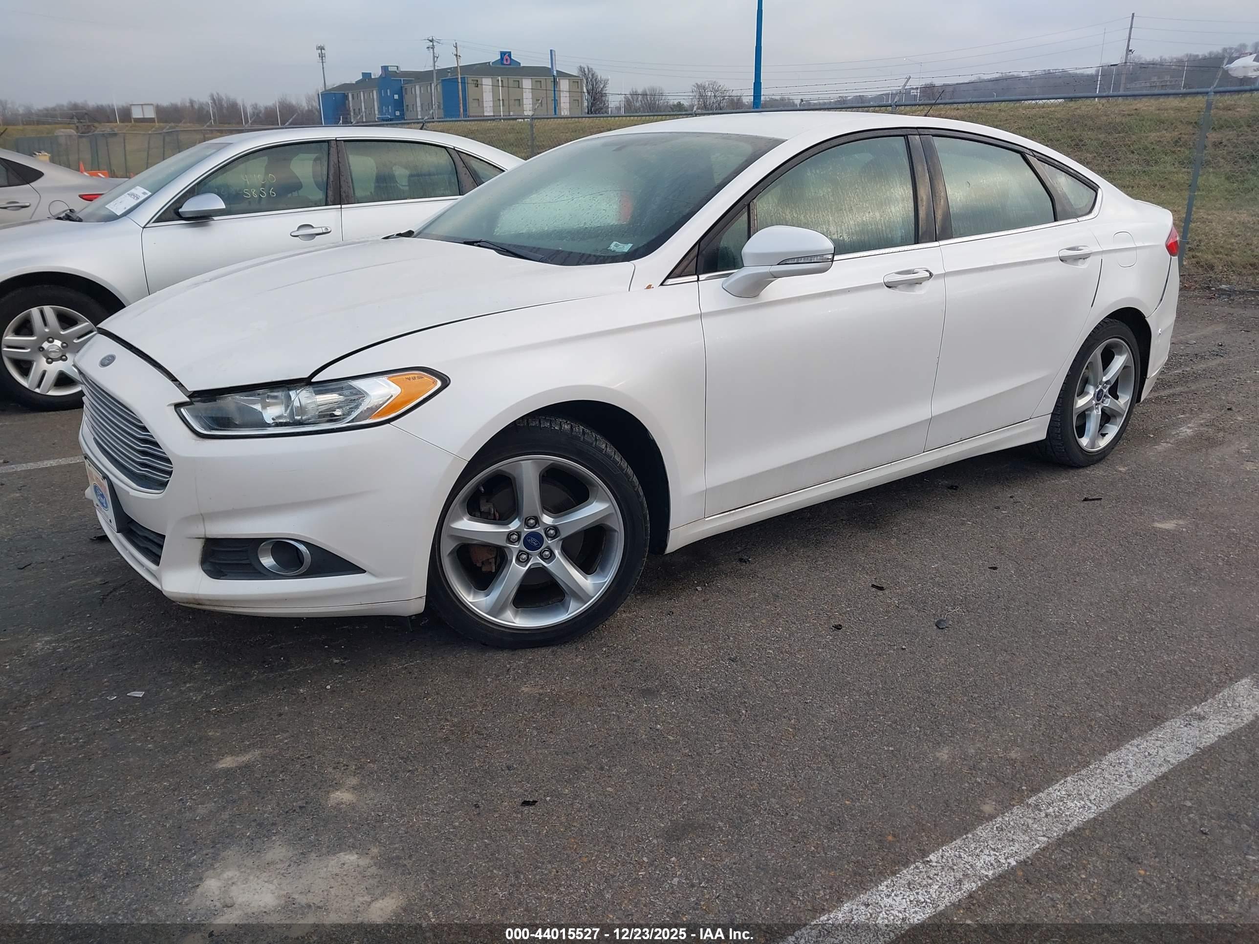 FORD FUSION image 2