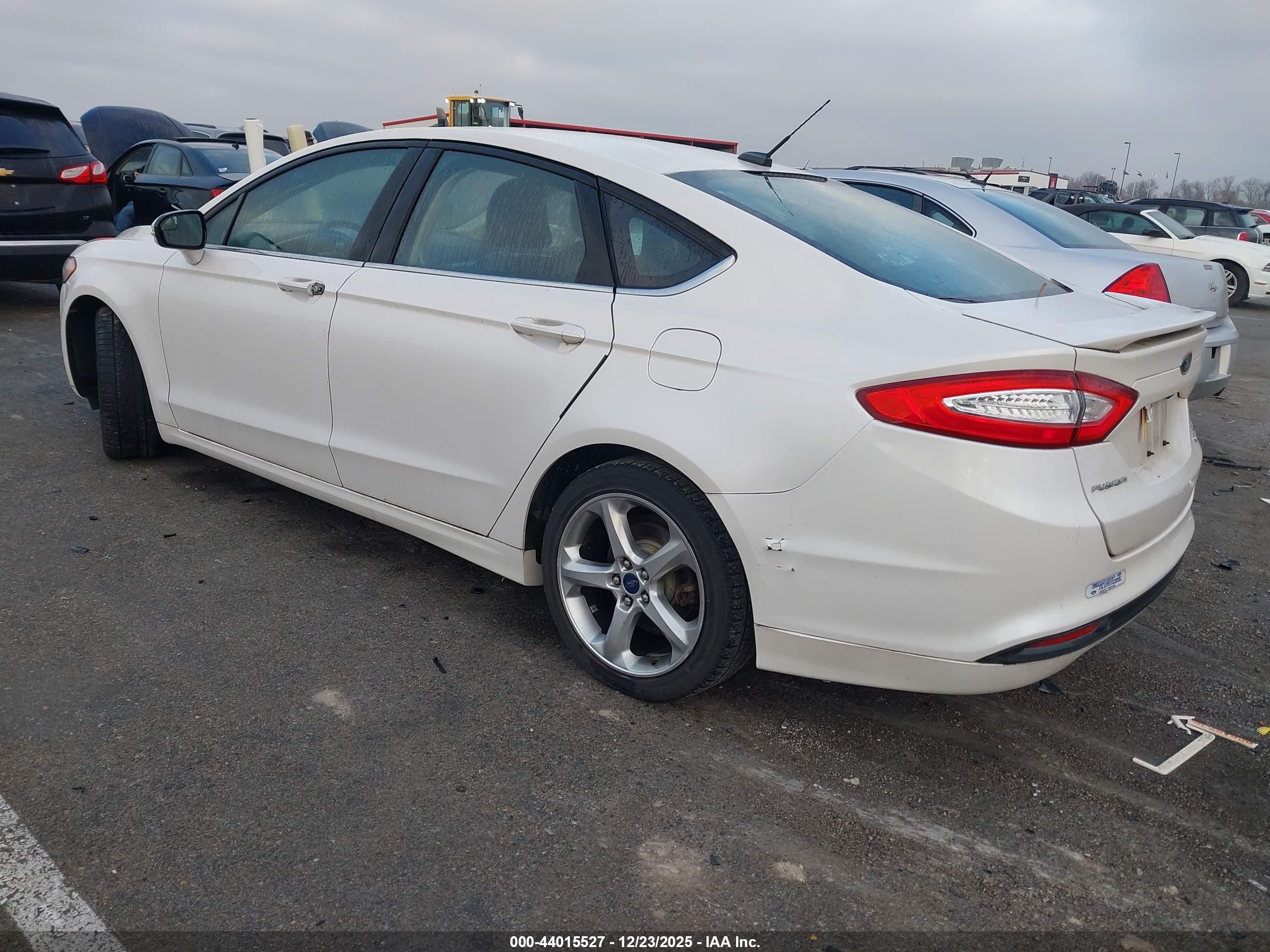 FORD FUSION image 3