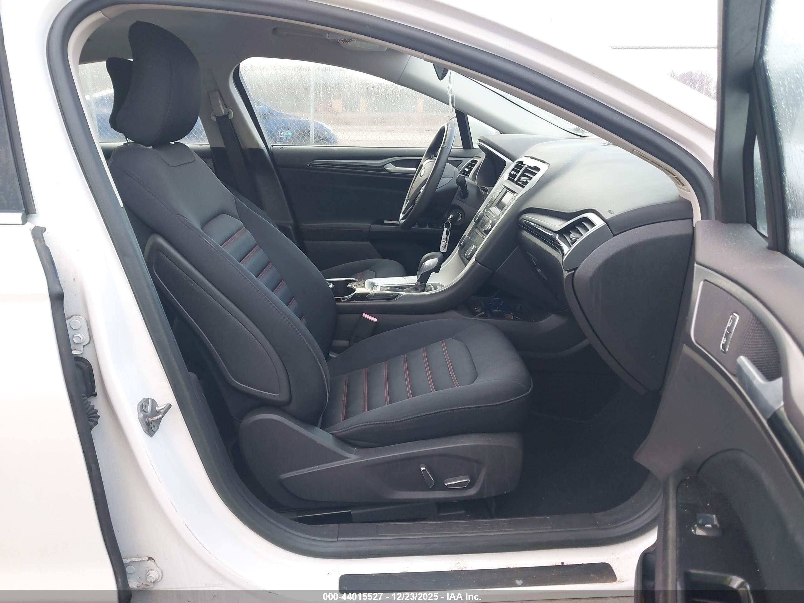 FORD FUSION image 5