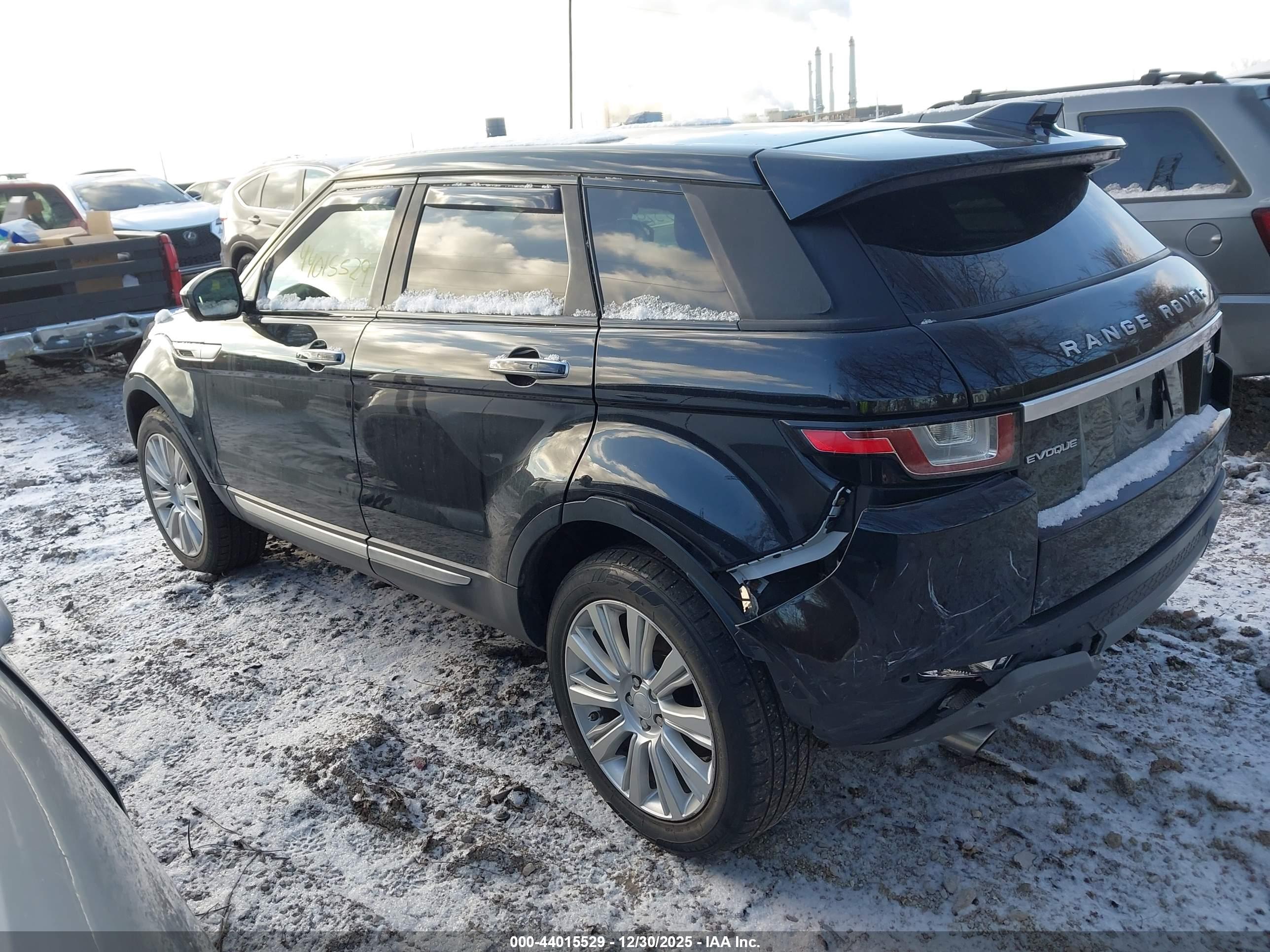 LAND ROVER image 3