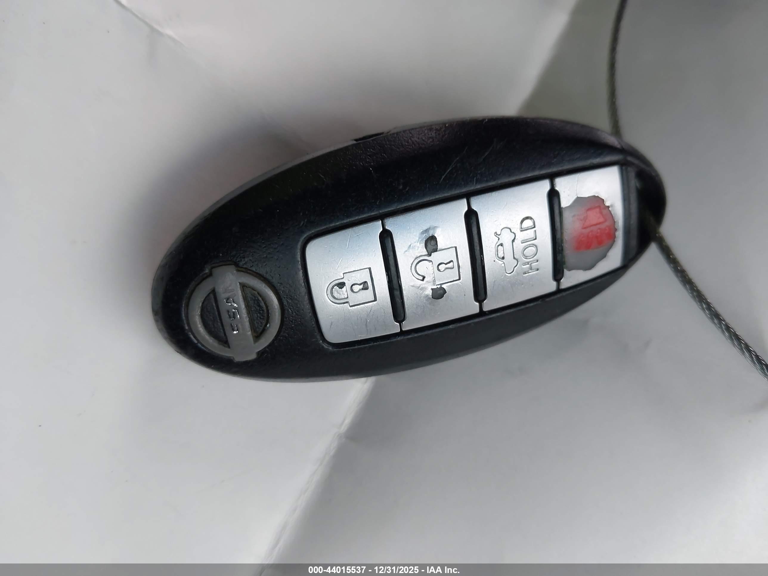 NISSAN MAXIMA image 11