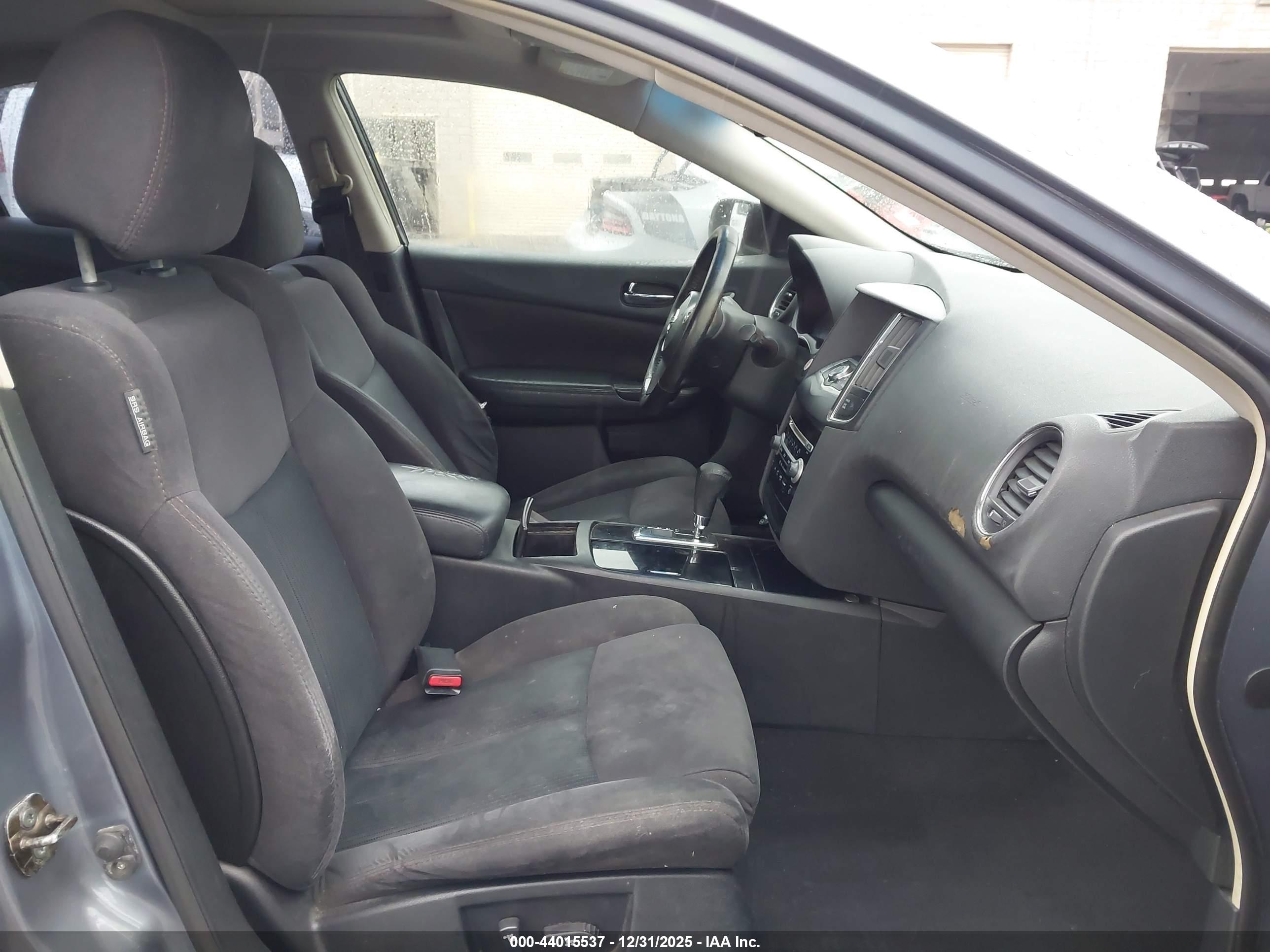 NISSAN MAXIMA image 5