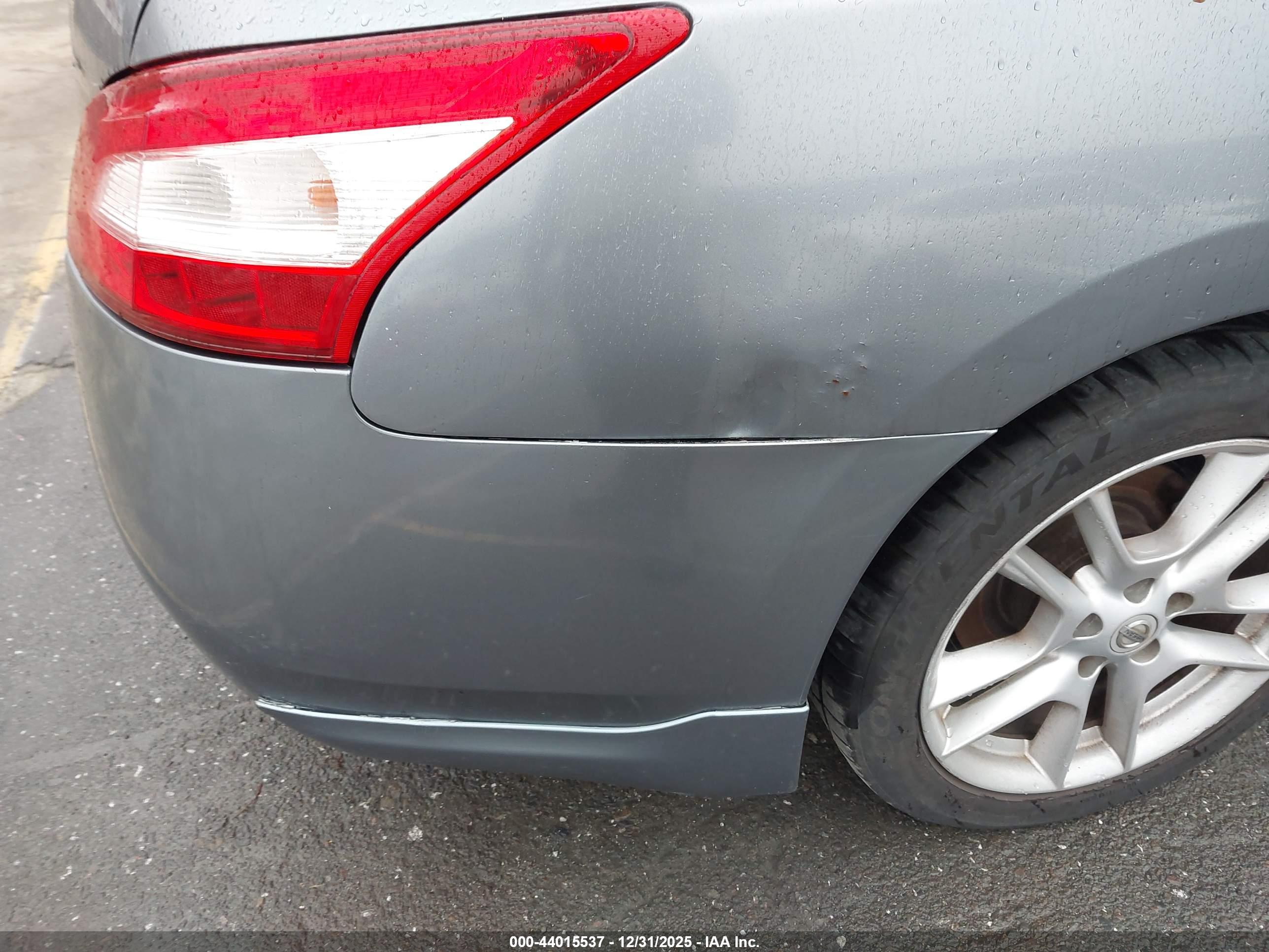 NISSAN MAXIMA image 6