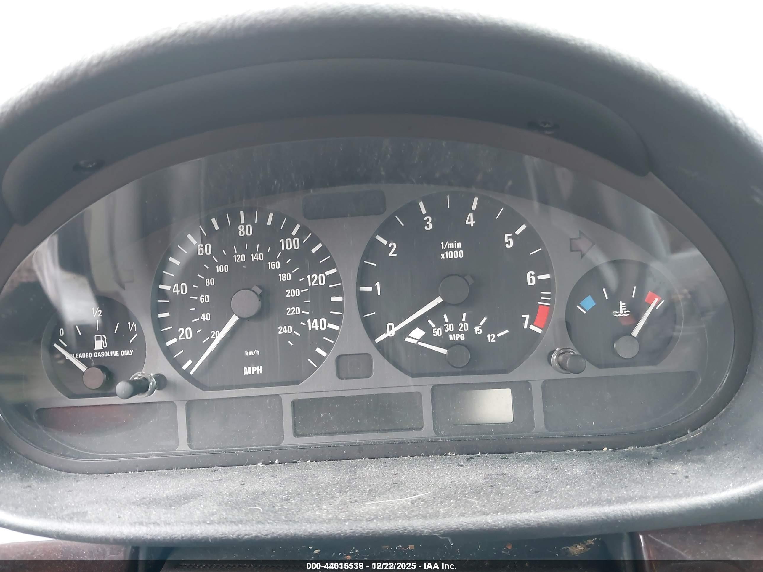 BMW 325I image 7