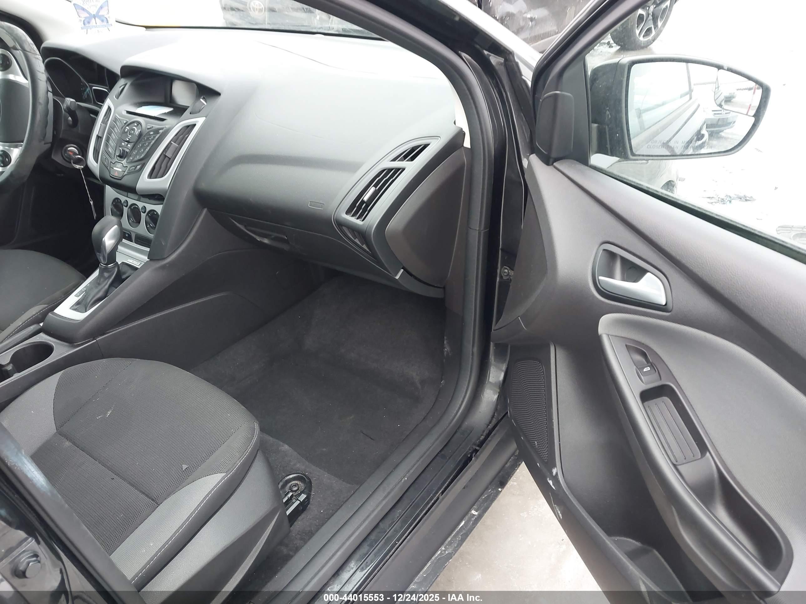 FORD FOCUS image 5