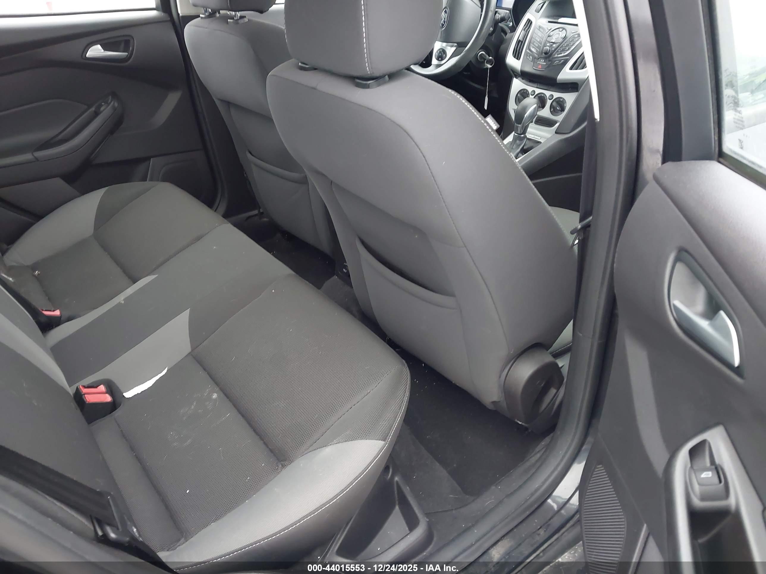 FORD FOCUS image 8