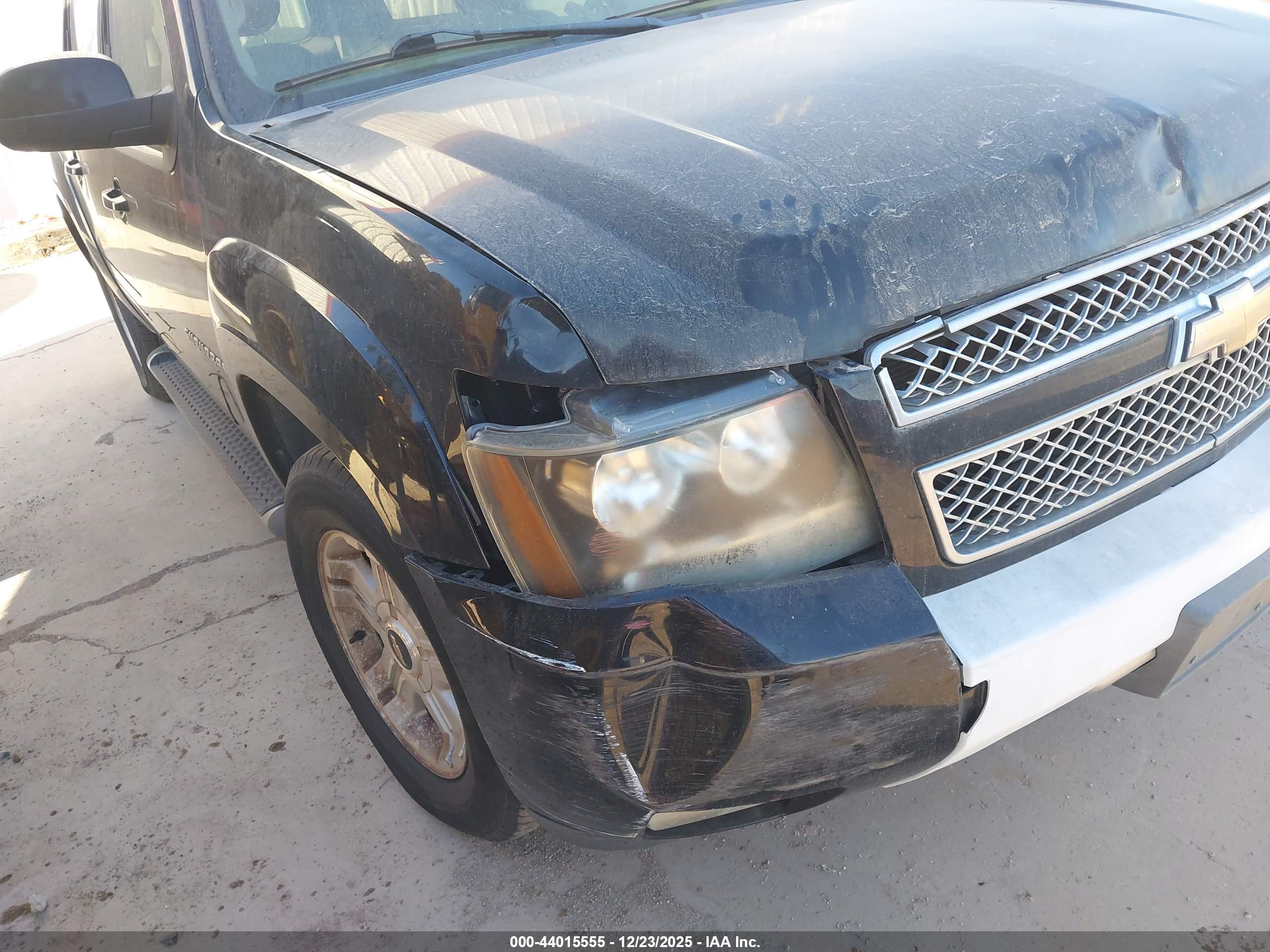 CHEVROLET SUBURBAN image 6