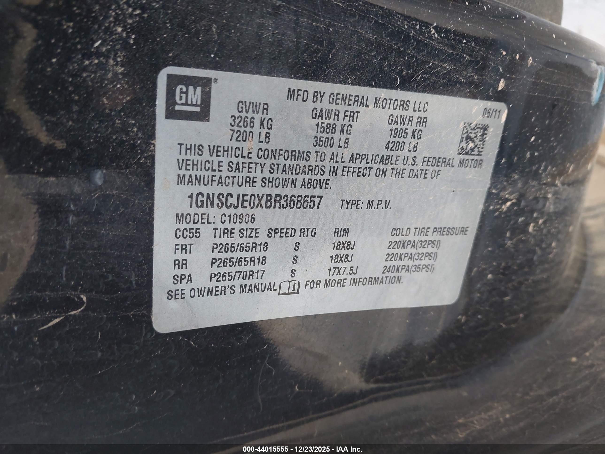 CHEVROLET SUBURBAN image 9