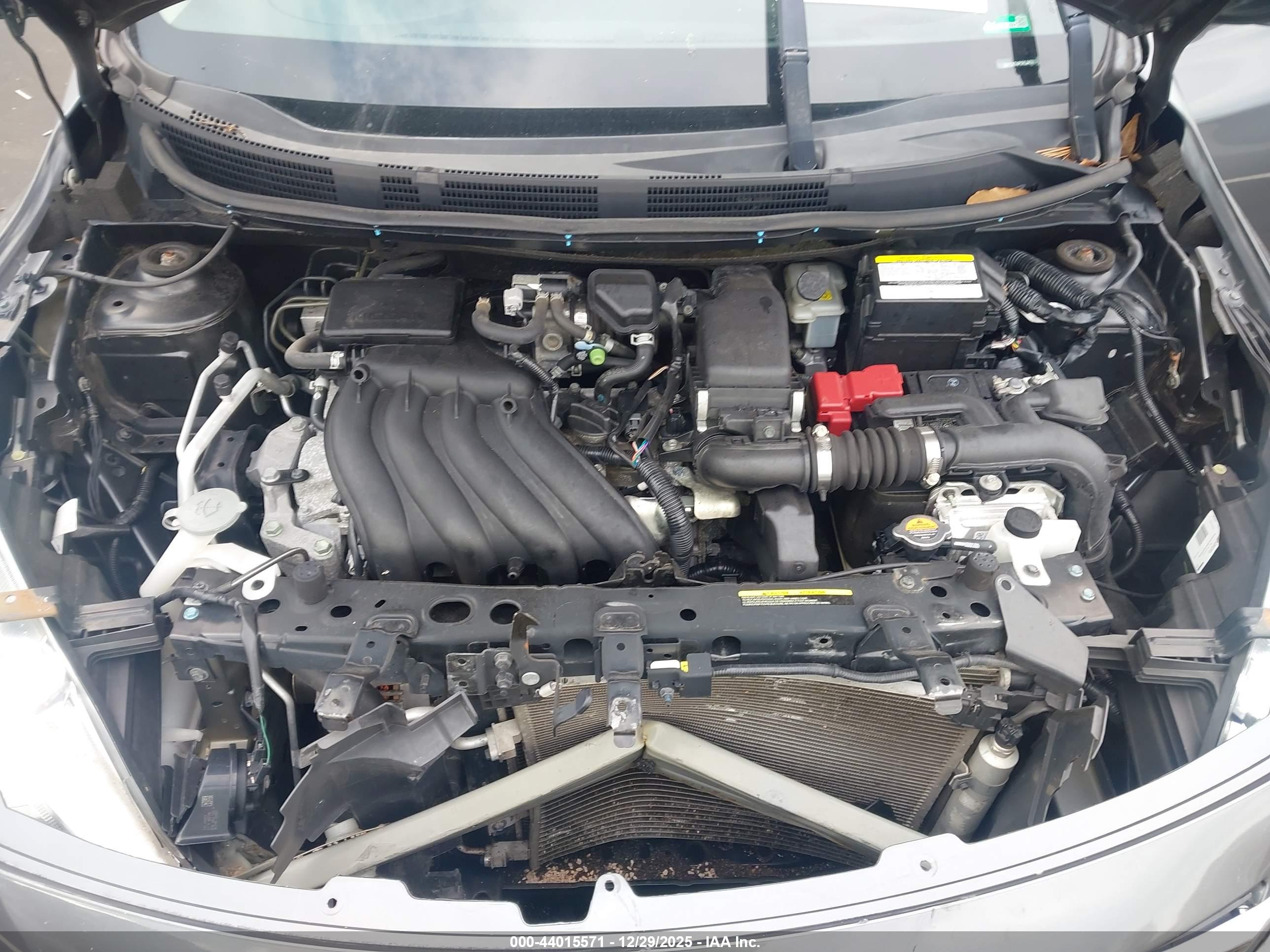 NISSAN VERSA image 10
