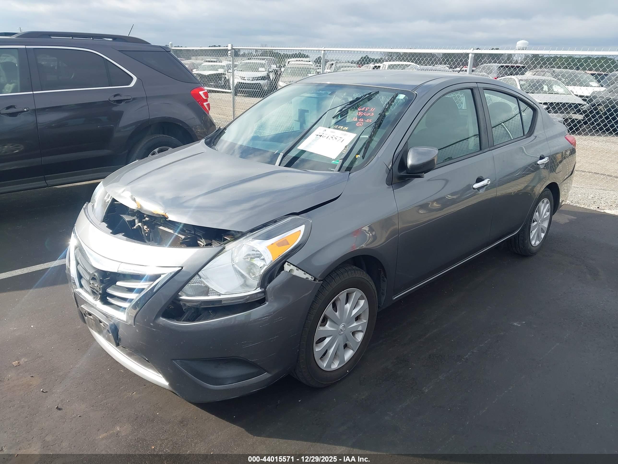 NISSAN VERSA image 2
