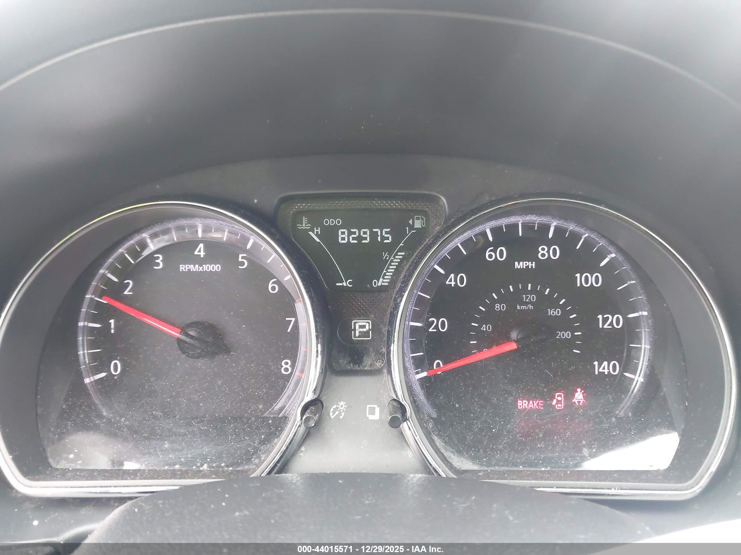 NISSAN VERSA image 7