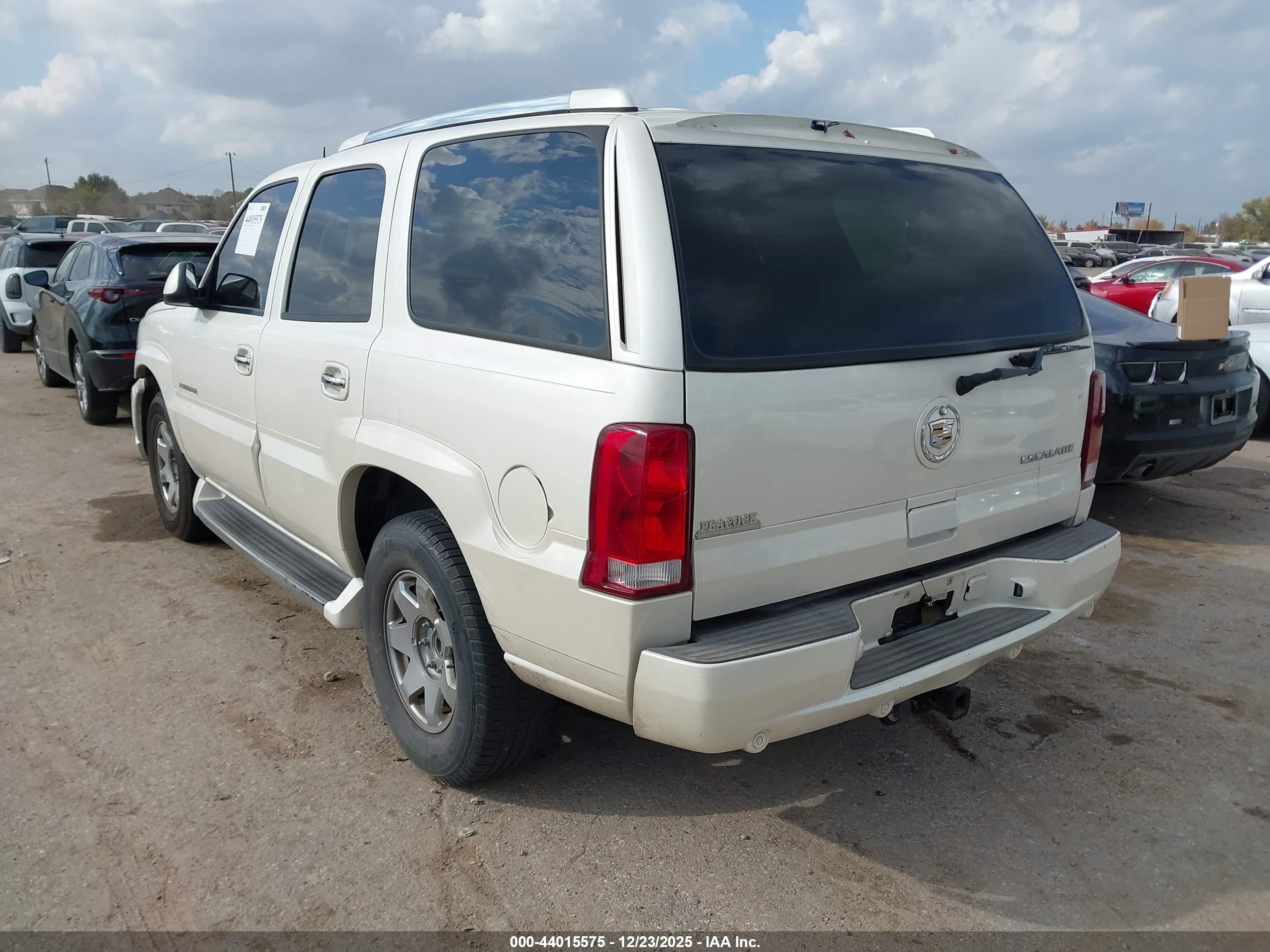 CADILLAC ESCALADE image 3