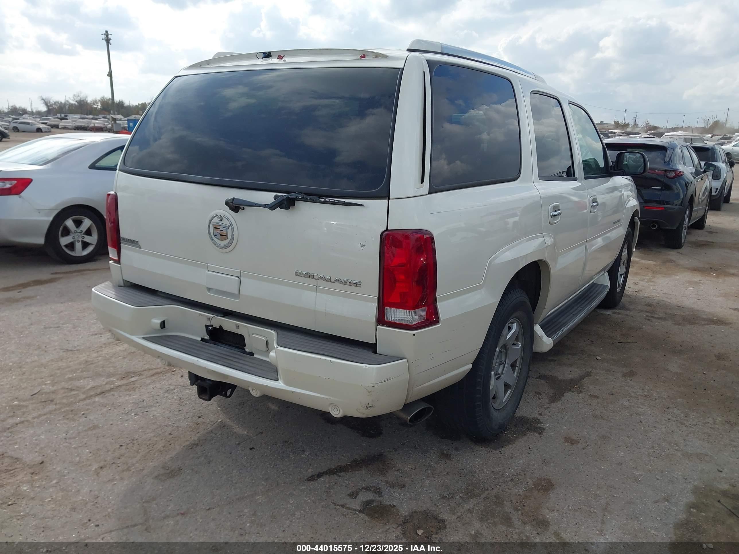 CADILLAC ESCALADE image 4