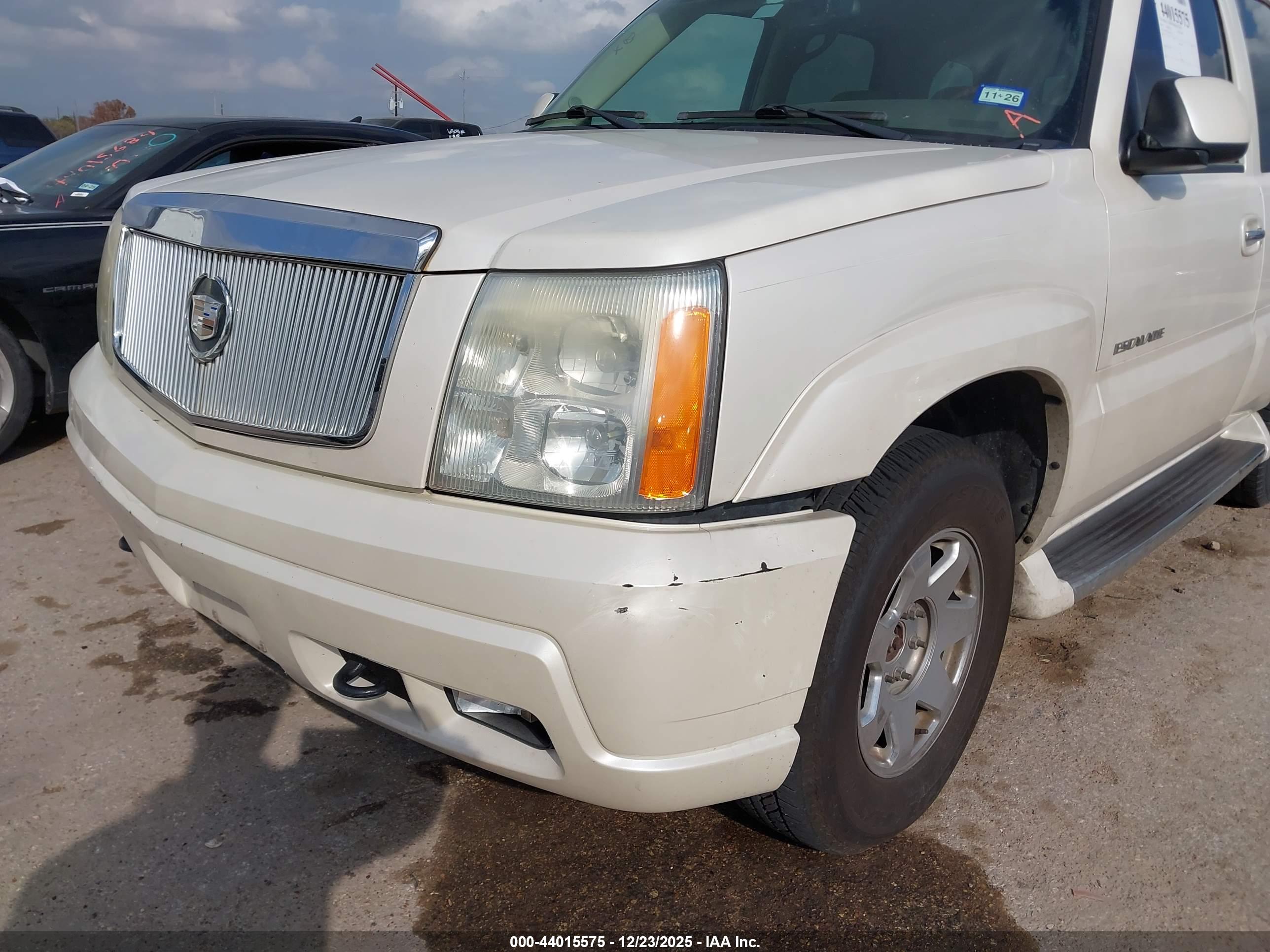 CADILLAC ESCALADE image 6