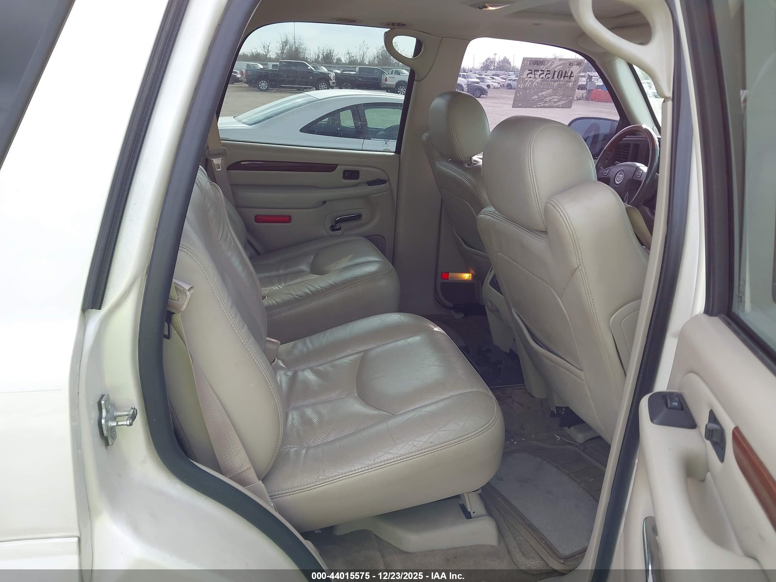 CADILLAC ESCALADE image 8
