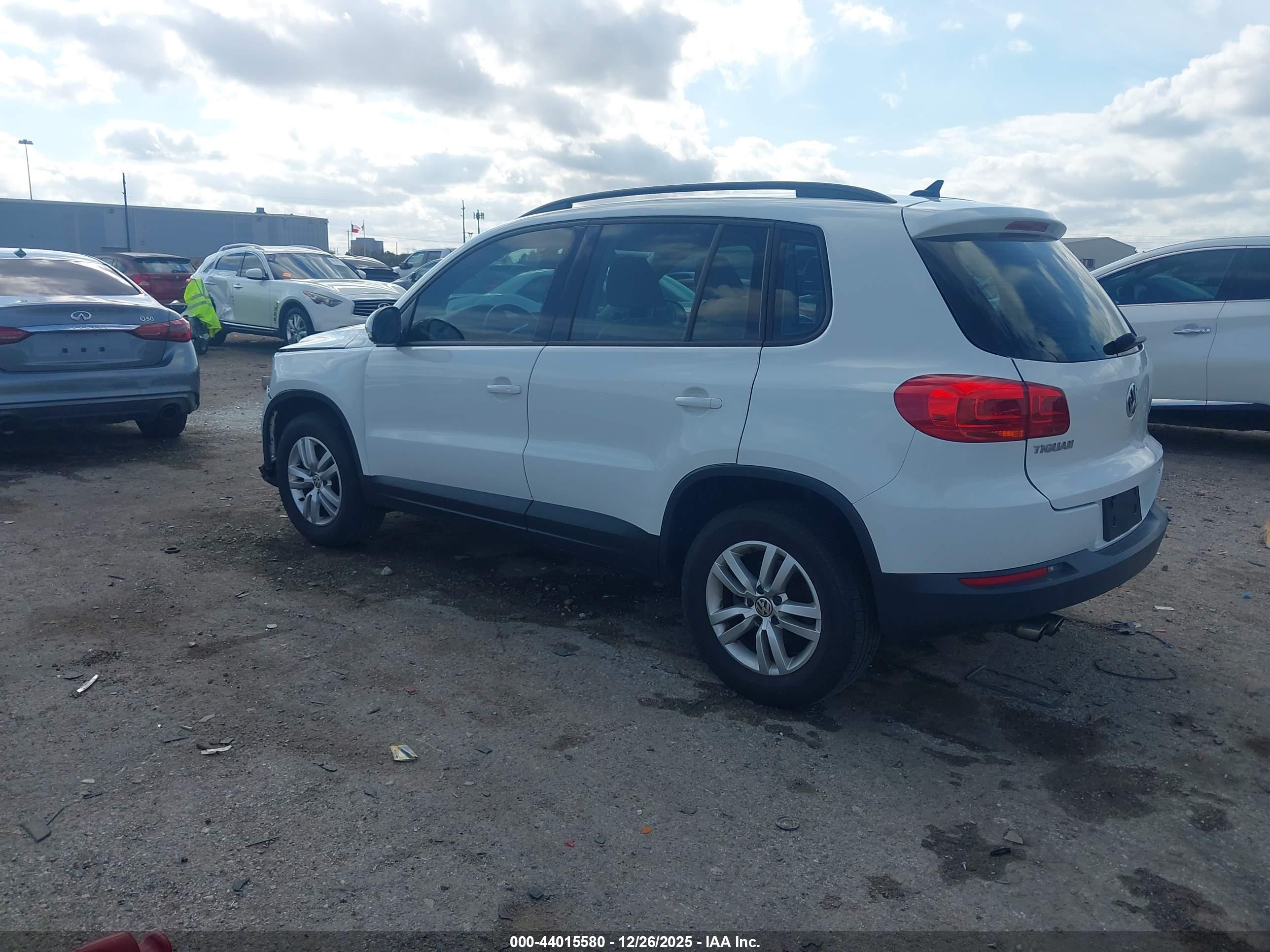 VOLKSWAGEN TIGUAN image 3