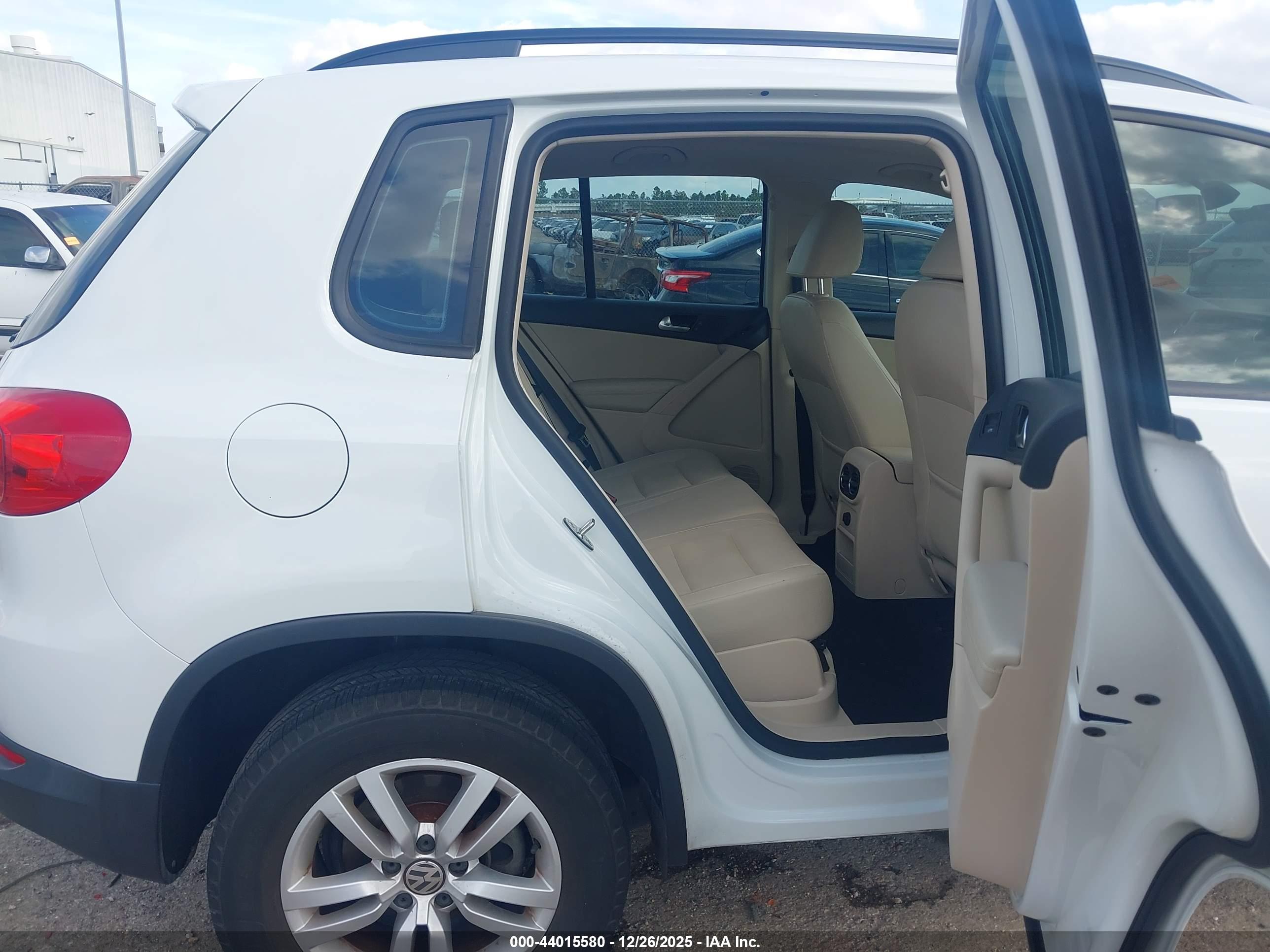VOLKSWAGEN TIGUAN image 8