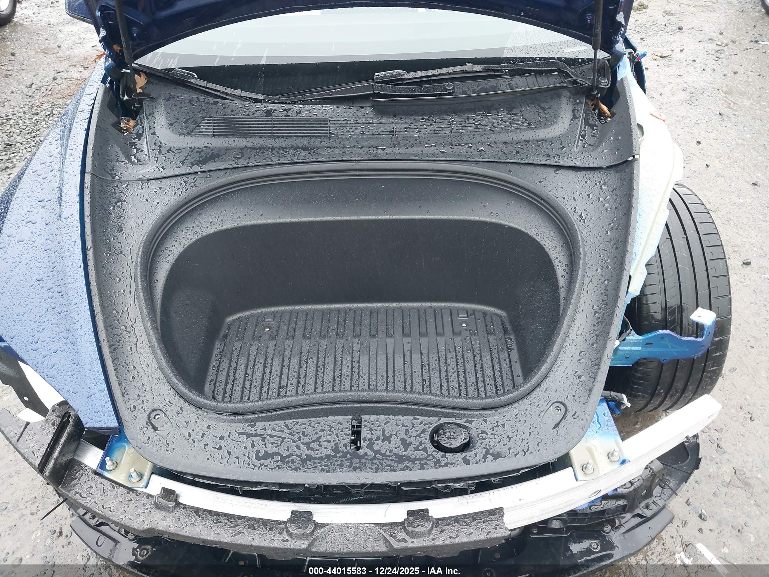 TESLA MODEL image 10