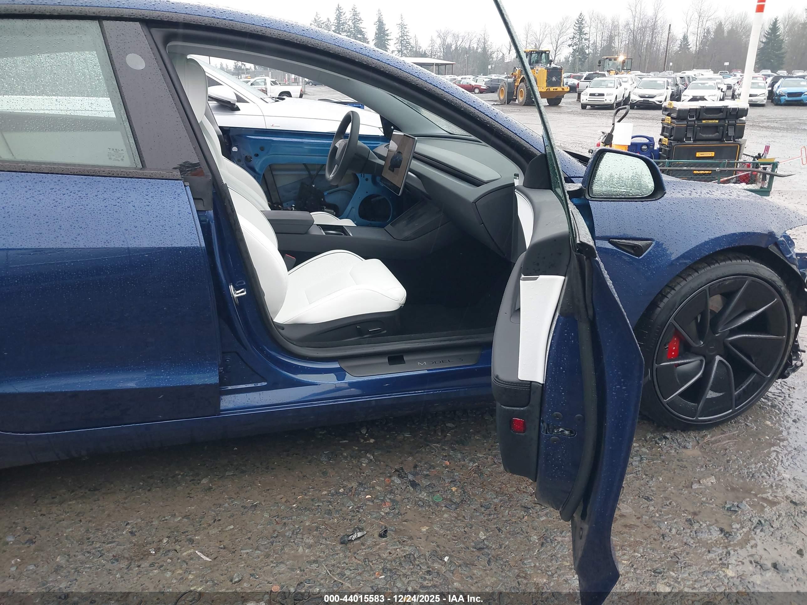 TESLA MODEL image 5