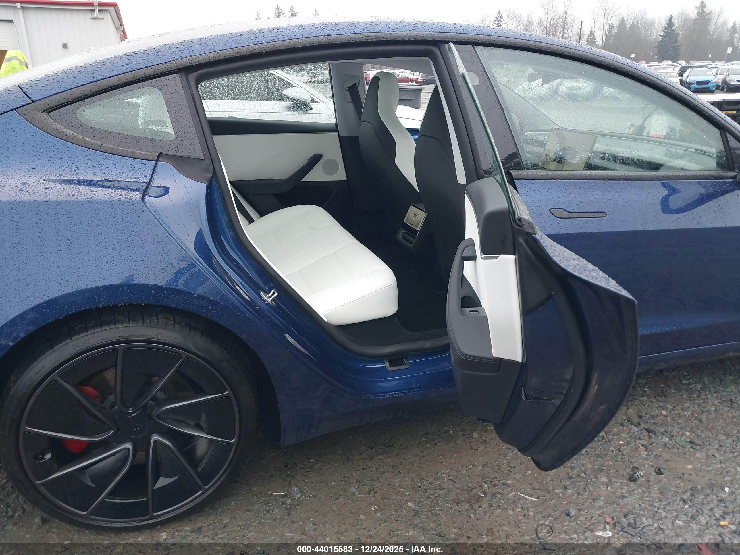 TESLA MODEL image 8