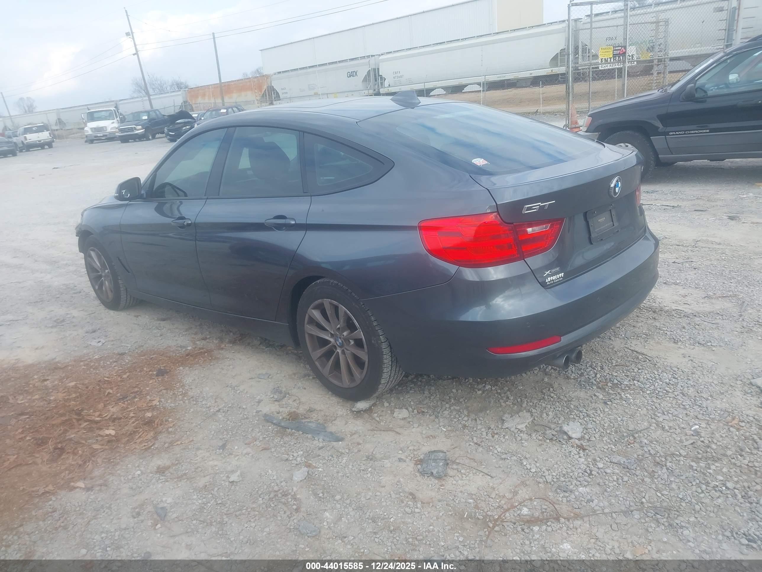 BMW 328I image 3