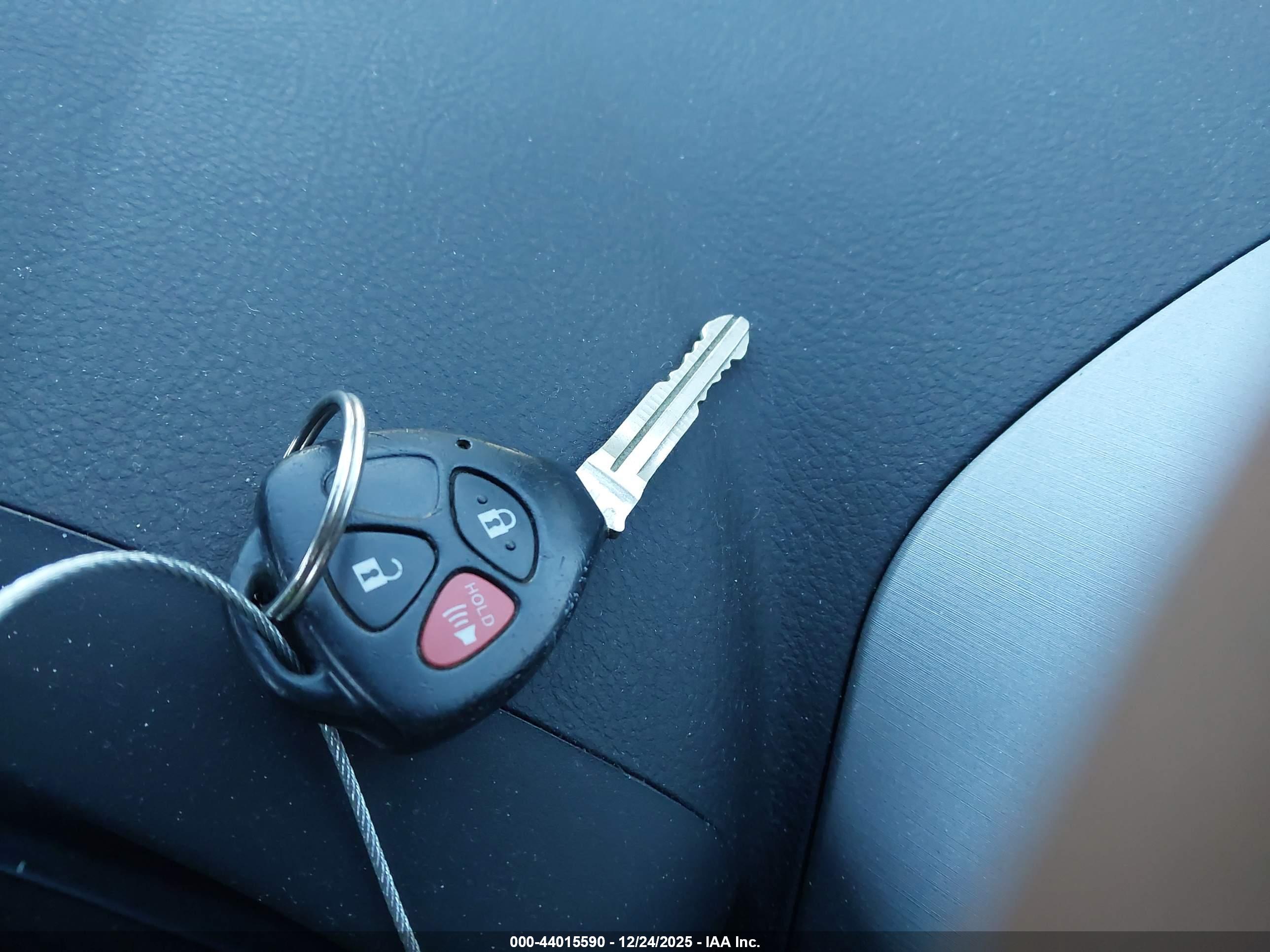 TOYOTA RAV4 image 11