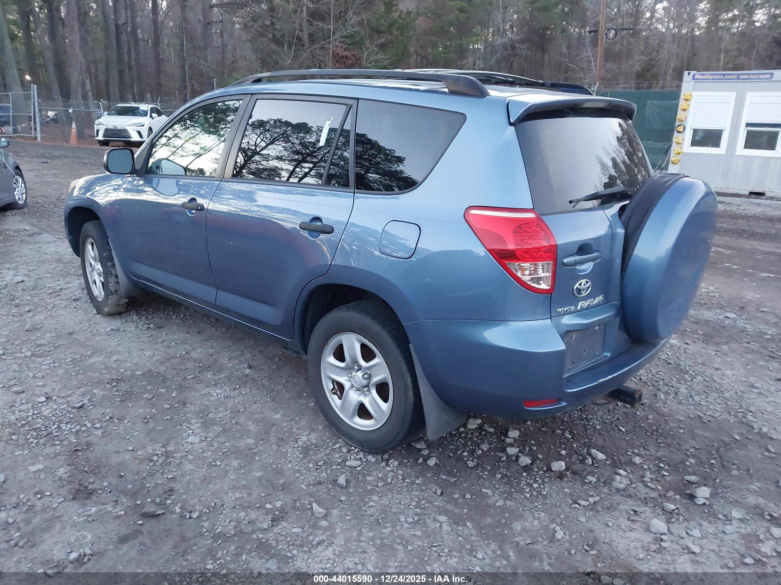 TOYOTA RAV4 image 3