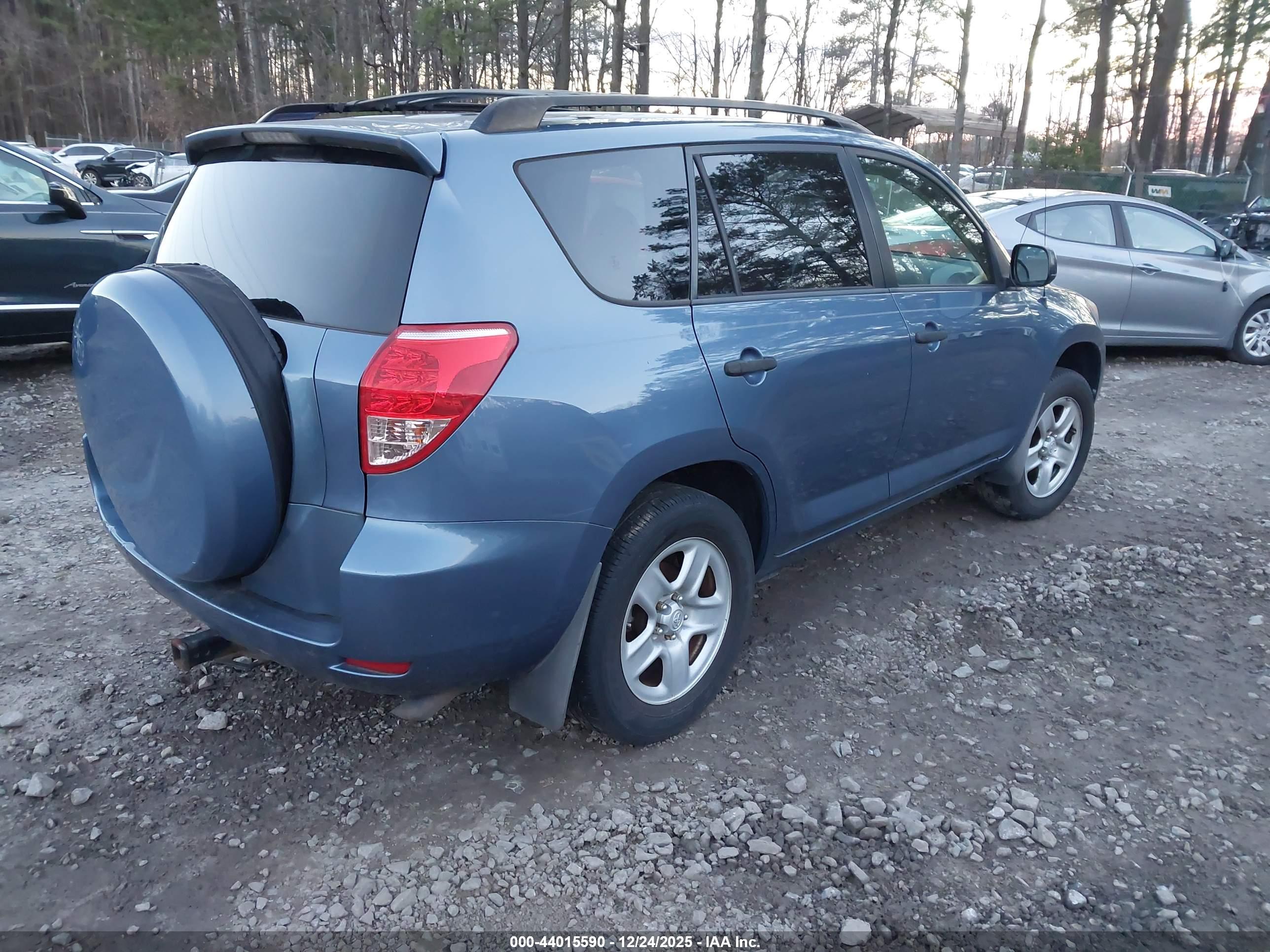 TOYOTA RAV4 image 4