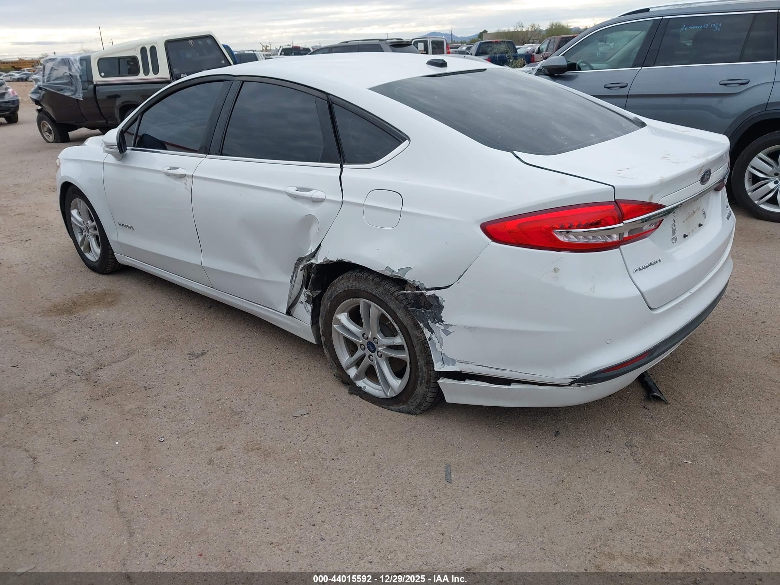 FORD FUSION image 3