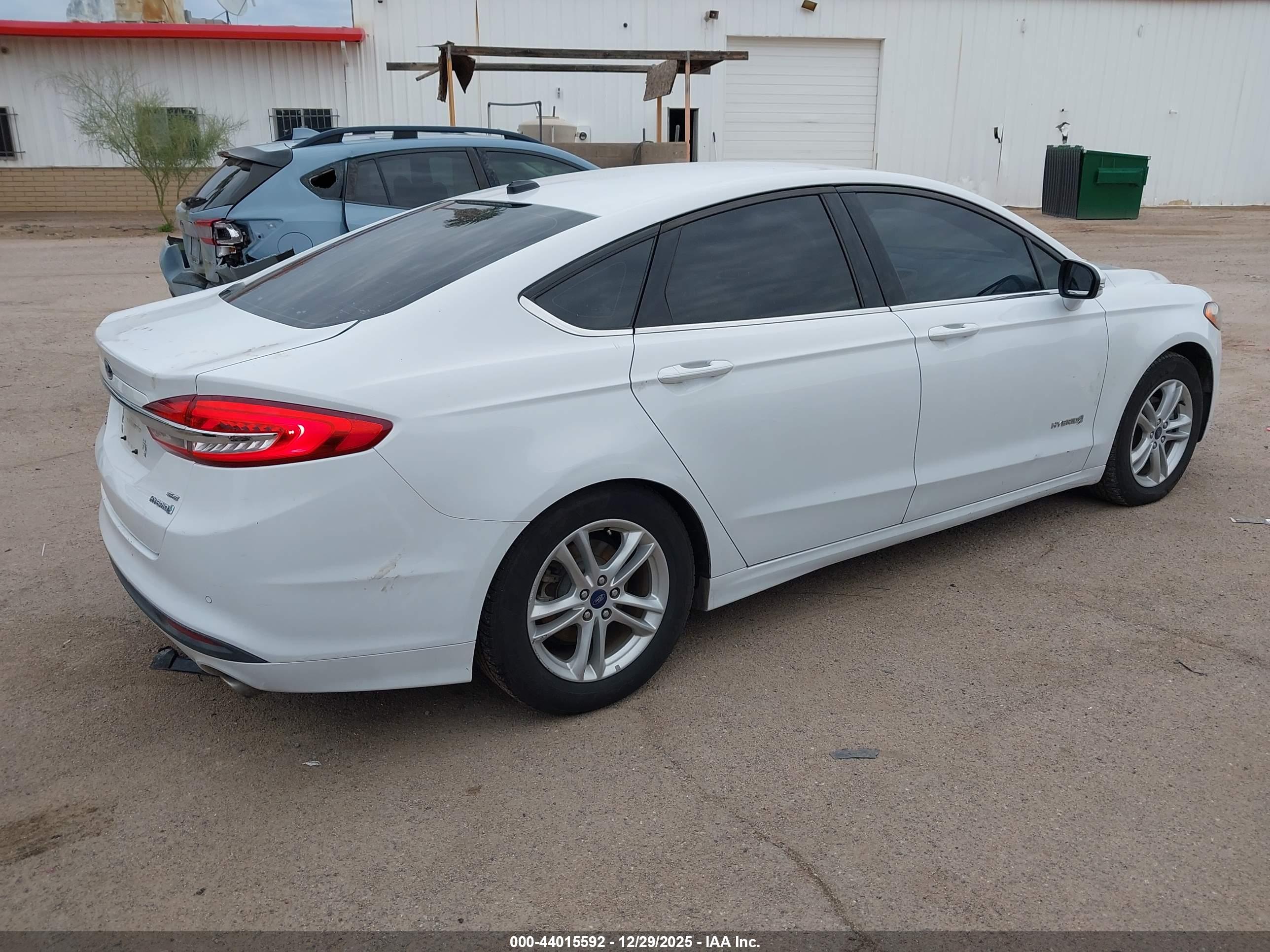 FORD FUSION image 4
