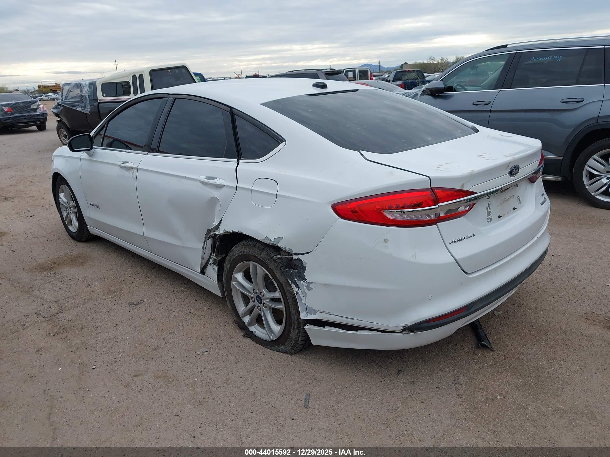 FORD FUSION image 6
