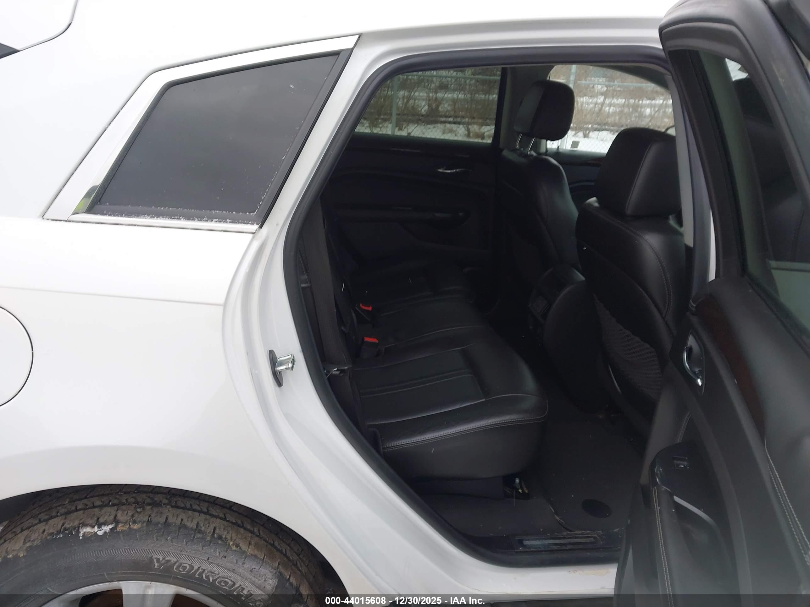 CADILLAC SRX image 8