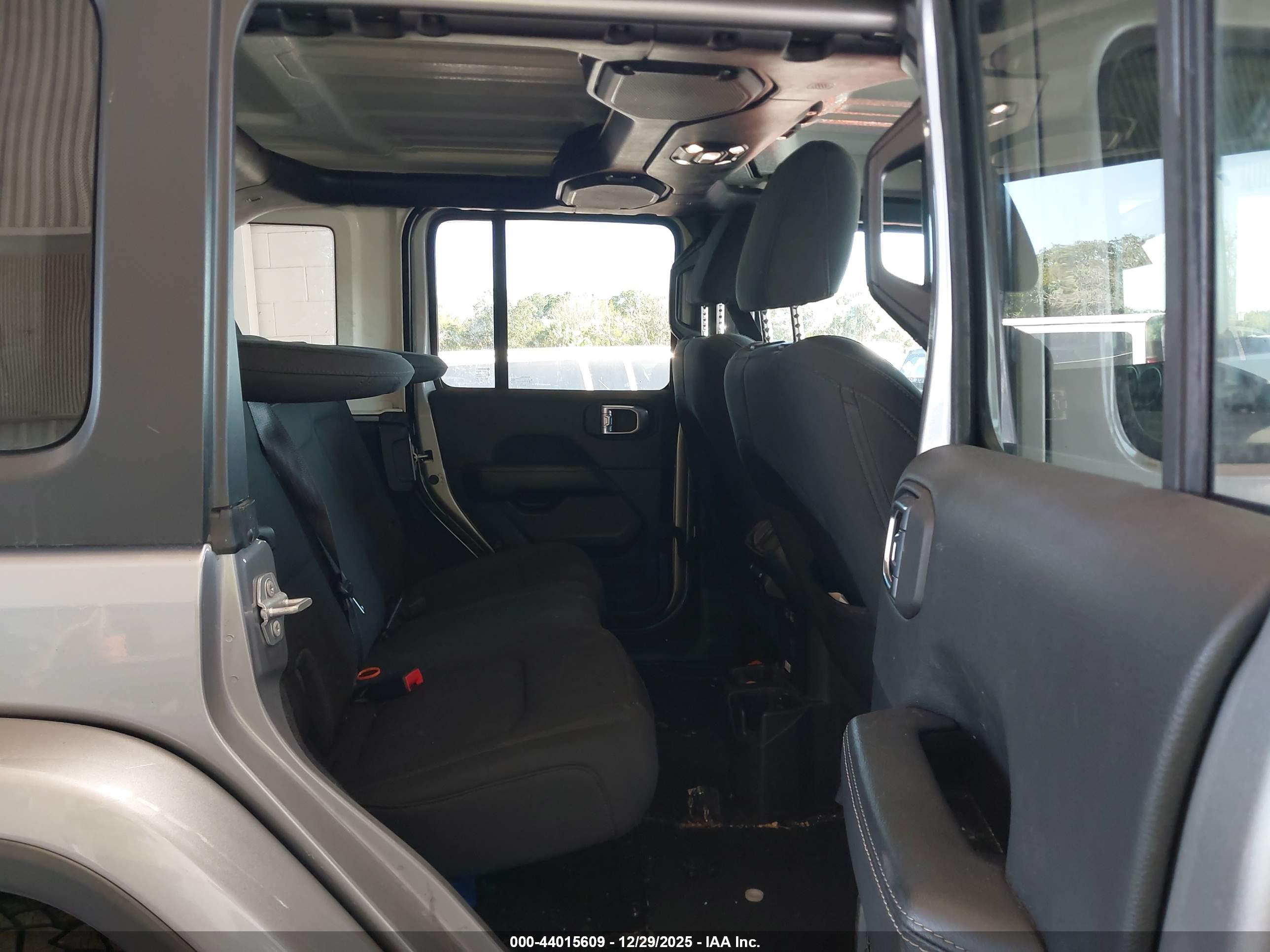 JEEP WRANGLER image 8