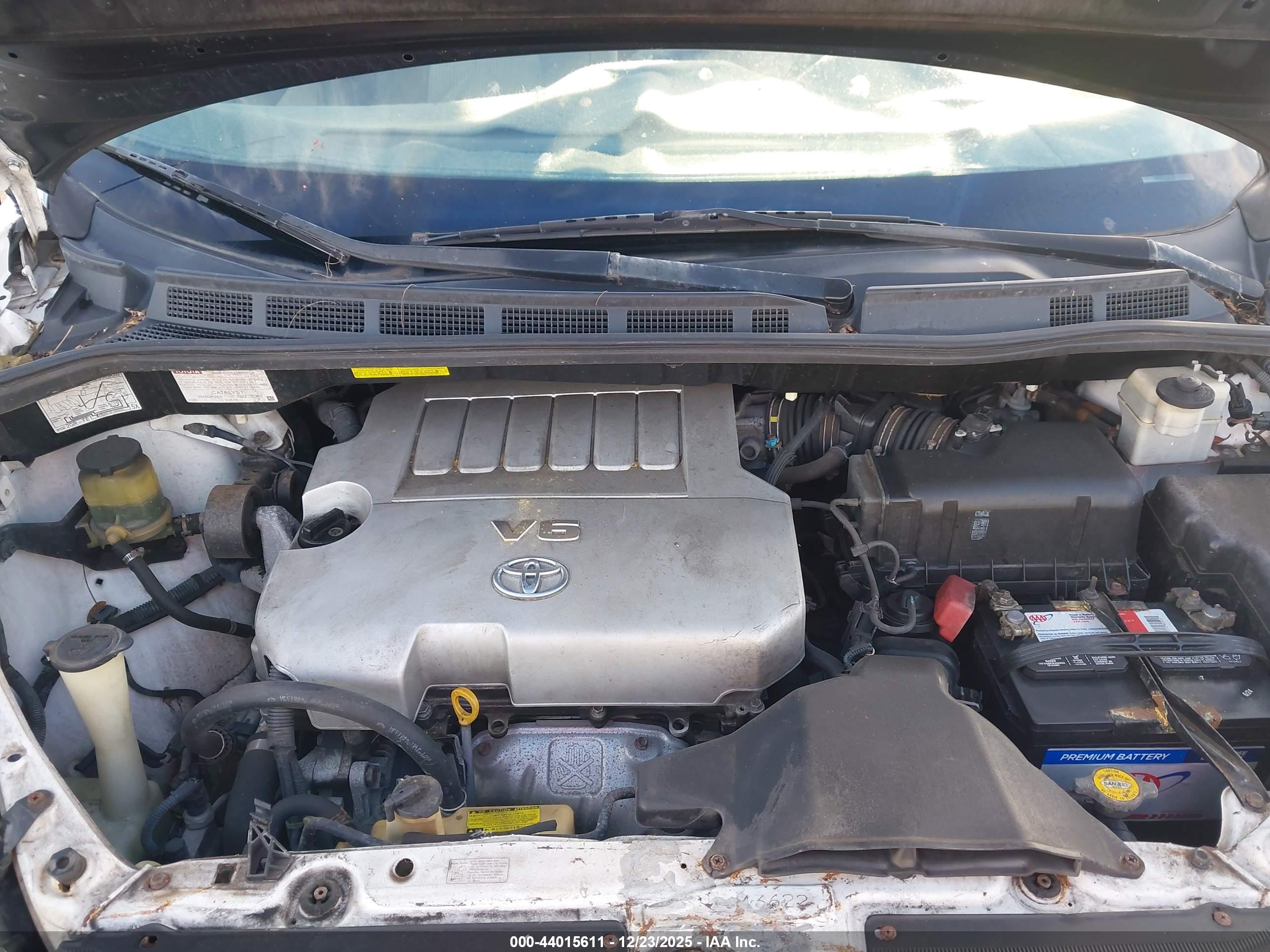 TOYOTA SIENNA image 10