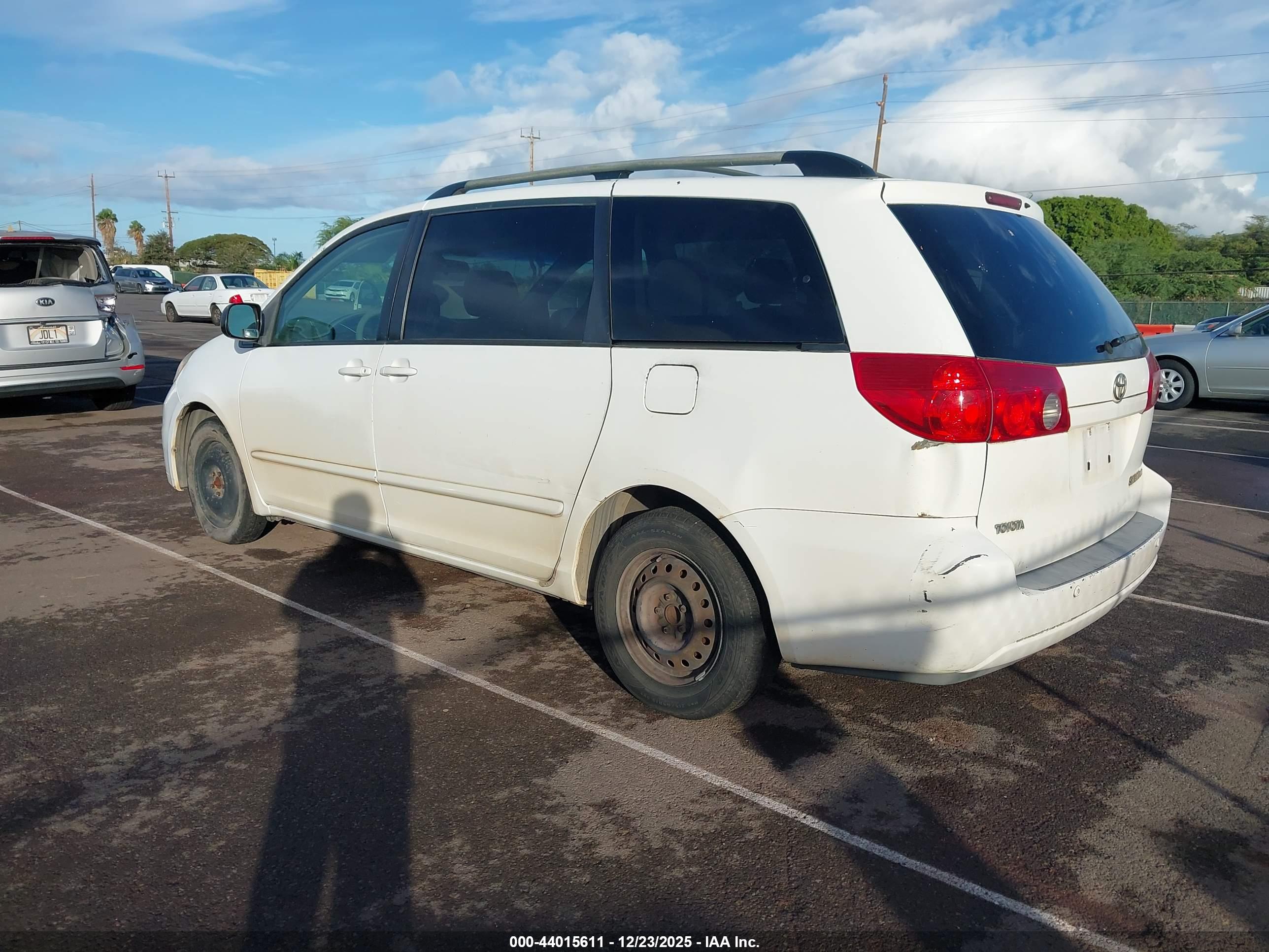 TOYOTA SIENNA image 3